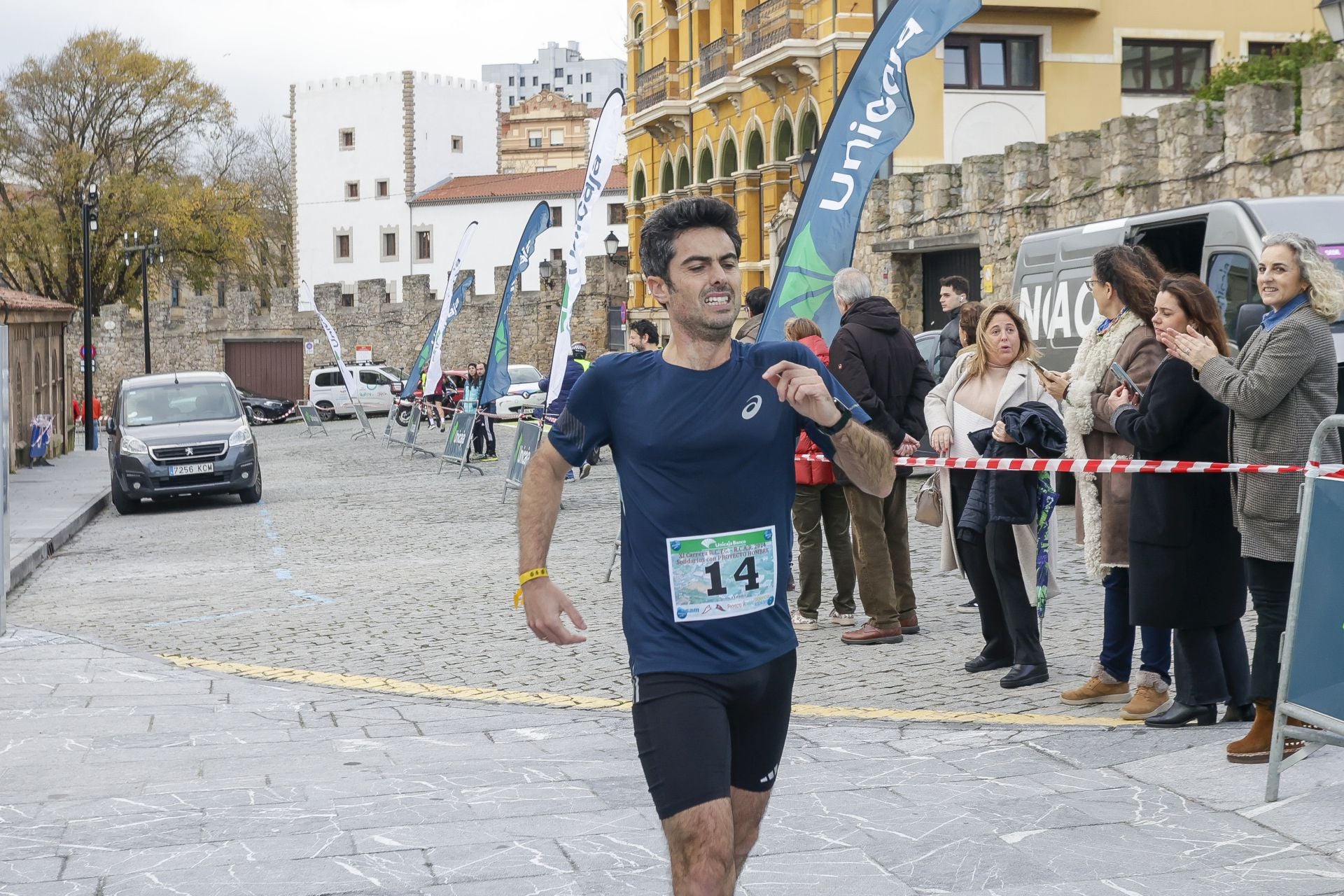 La carrera entre el club de Tenis y el club de Regatas de Gijón, en imágenes