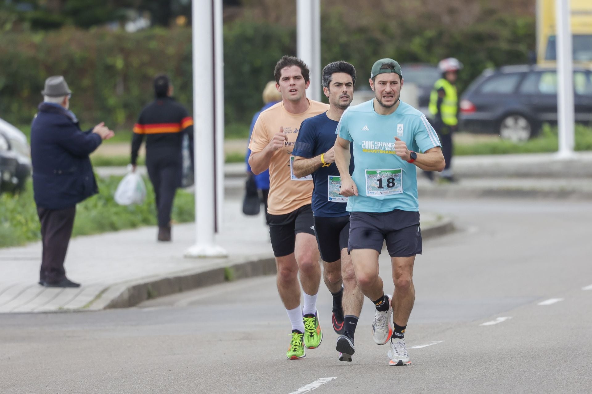 La carrera entre el club de Tenis y el club de Regatas de Gijón, en imágenes