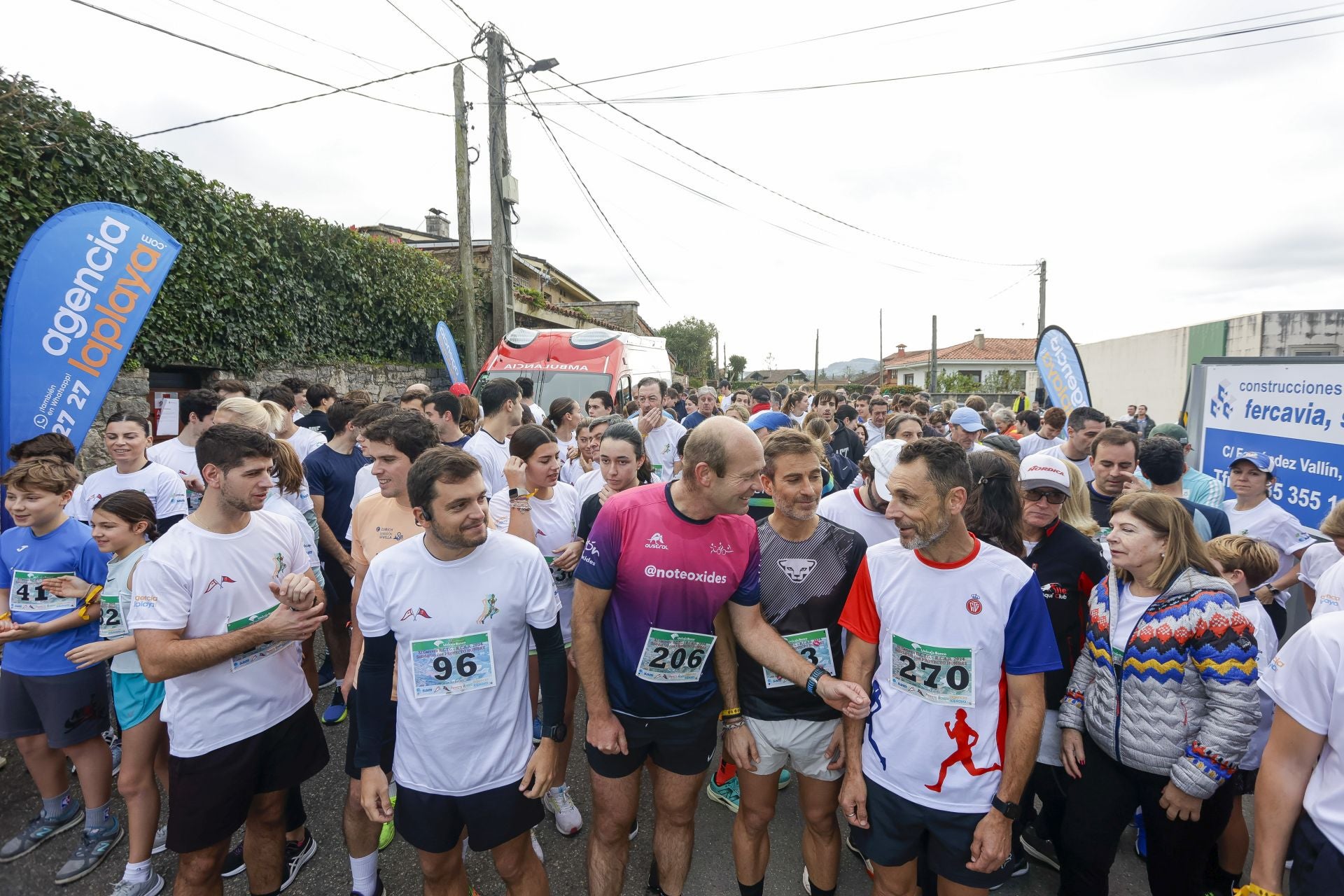 La carrera entre el club de Tenis y el club de Regatas de Gijón, en imágenes