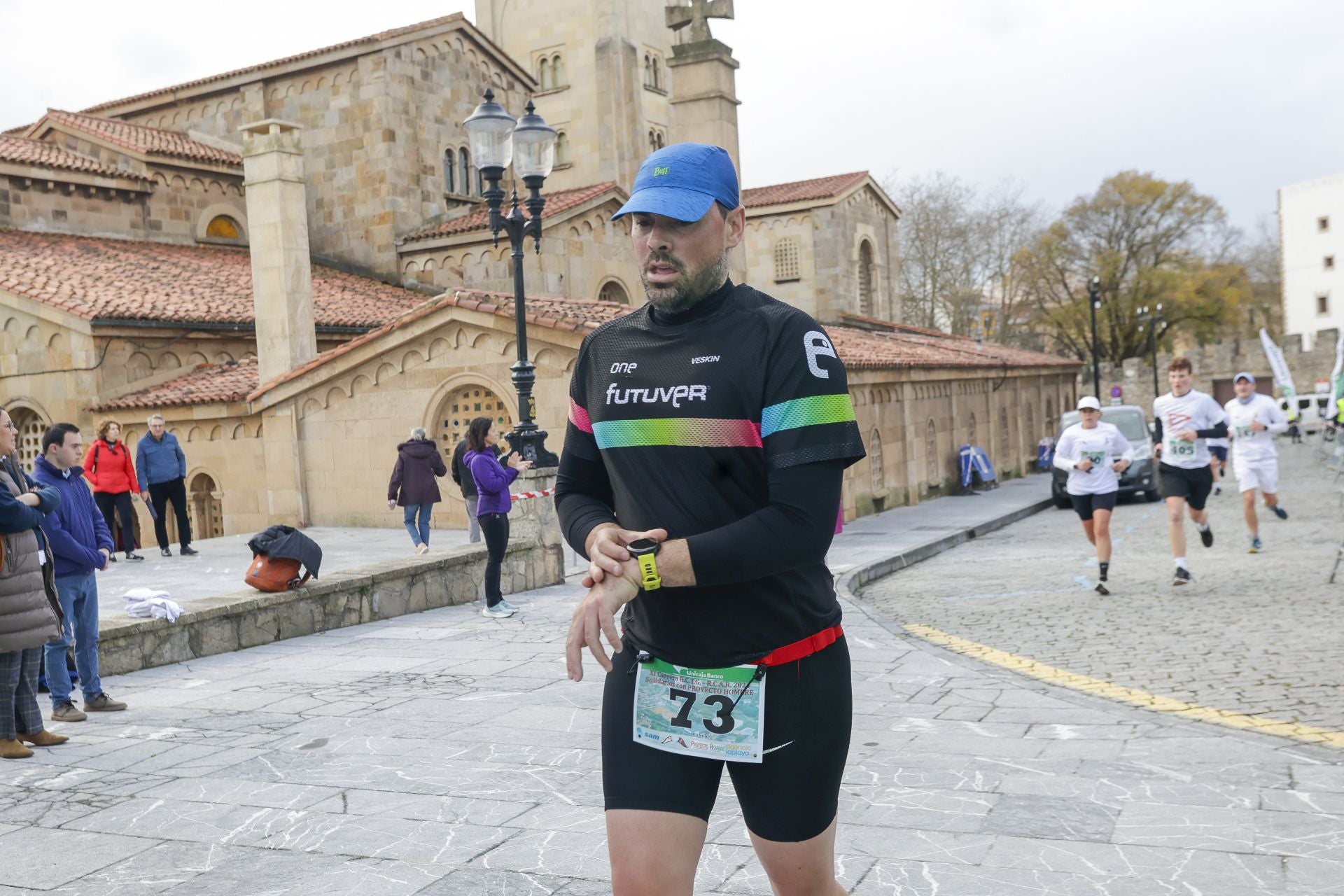 La carrera entre el club de Tenis y el club de Regatas de Gijón, en imágenes