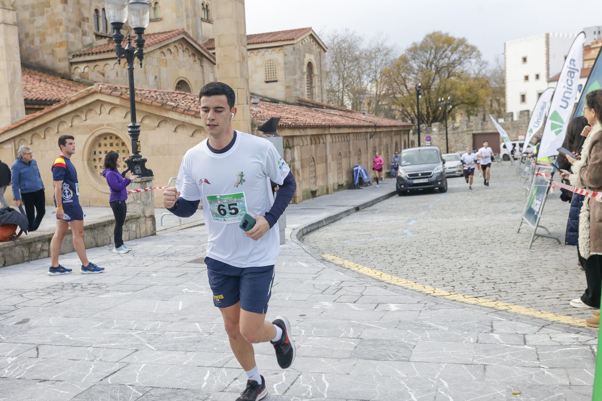 La carrera entre el club de Tenis y el club de Regatas de Gijón, en imágenes