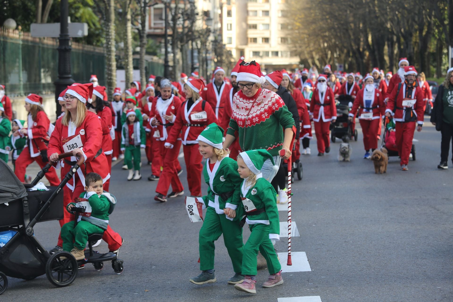 Las imágenes de la Carrera de Papá Noel en Oviedo