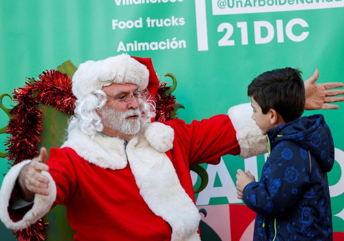 José Andrés lleva la ilusión a Paiporta en Navidad