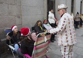 Colas en el Teatro Real a unas horas del Sorteo Extraordinario de la Lotería de Navidad.