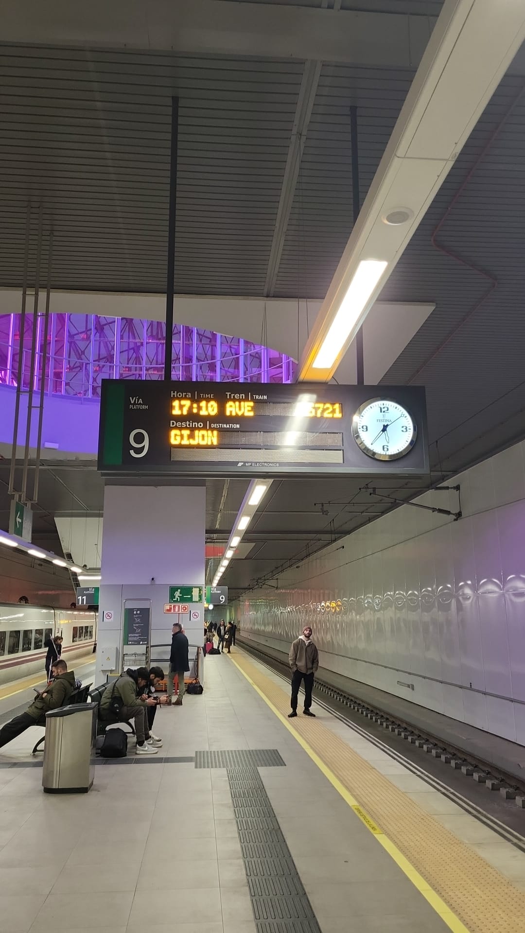 Nuevo caos en los trenes Asturias-Madrid: centenares de afectados