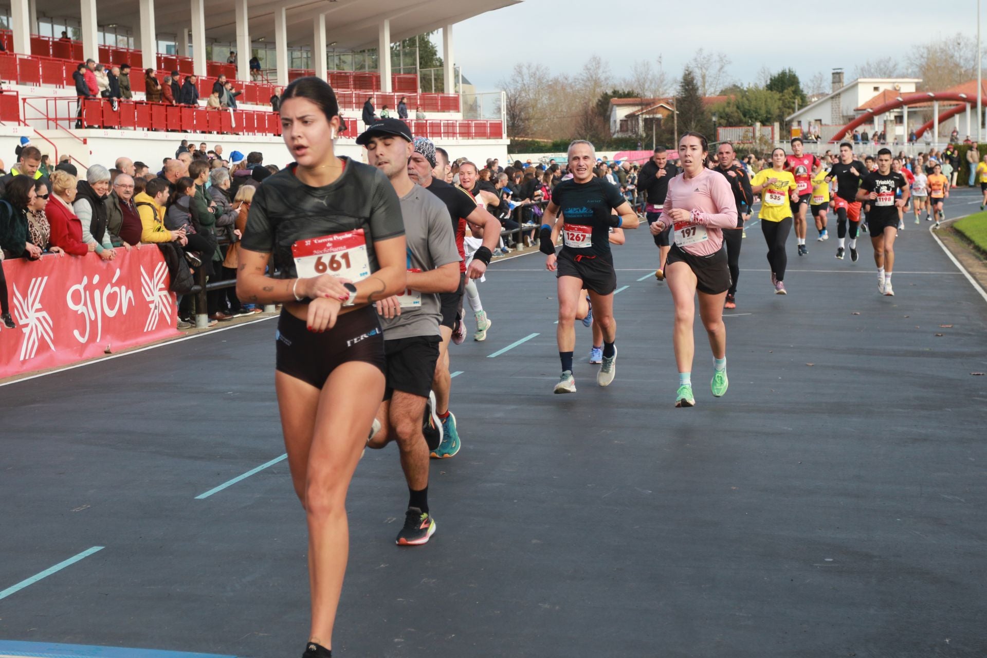 Una carrera mañanera para empezar la Nochebuena en Gijón