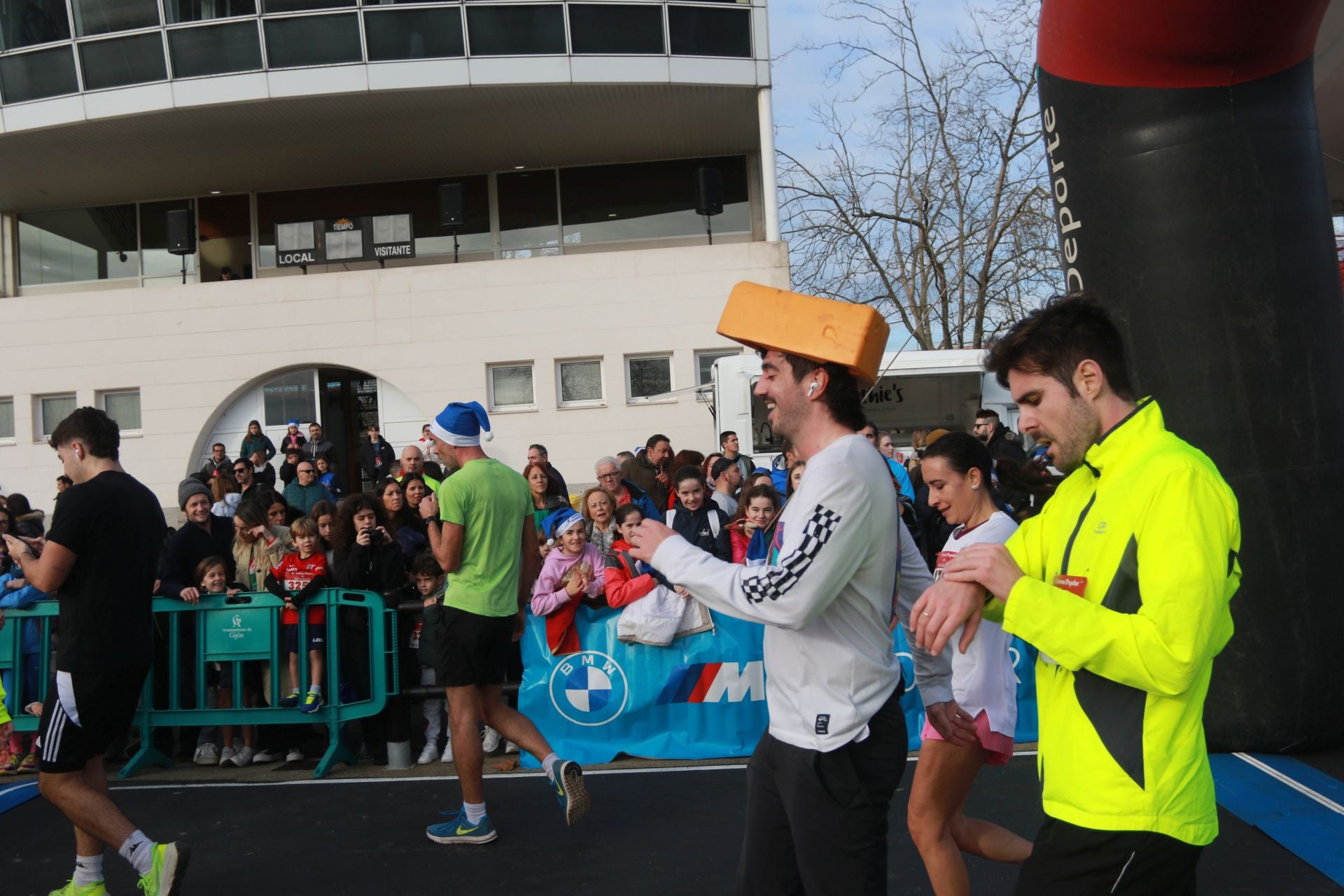 Una carrera mañanera para empezar la Nochebuena en Gijón