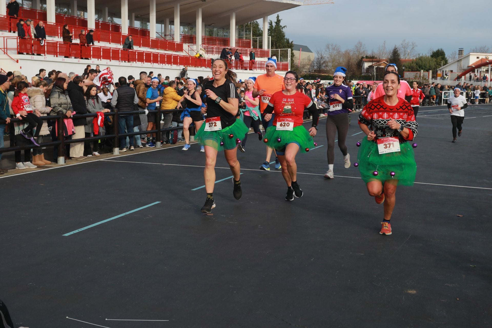 Una carrera mañanera para empezar la Nochebuena en Gijón