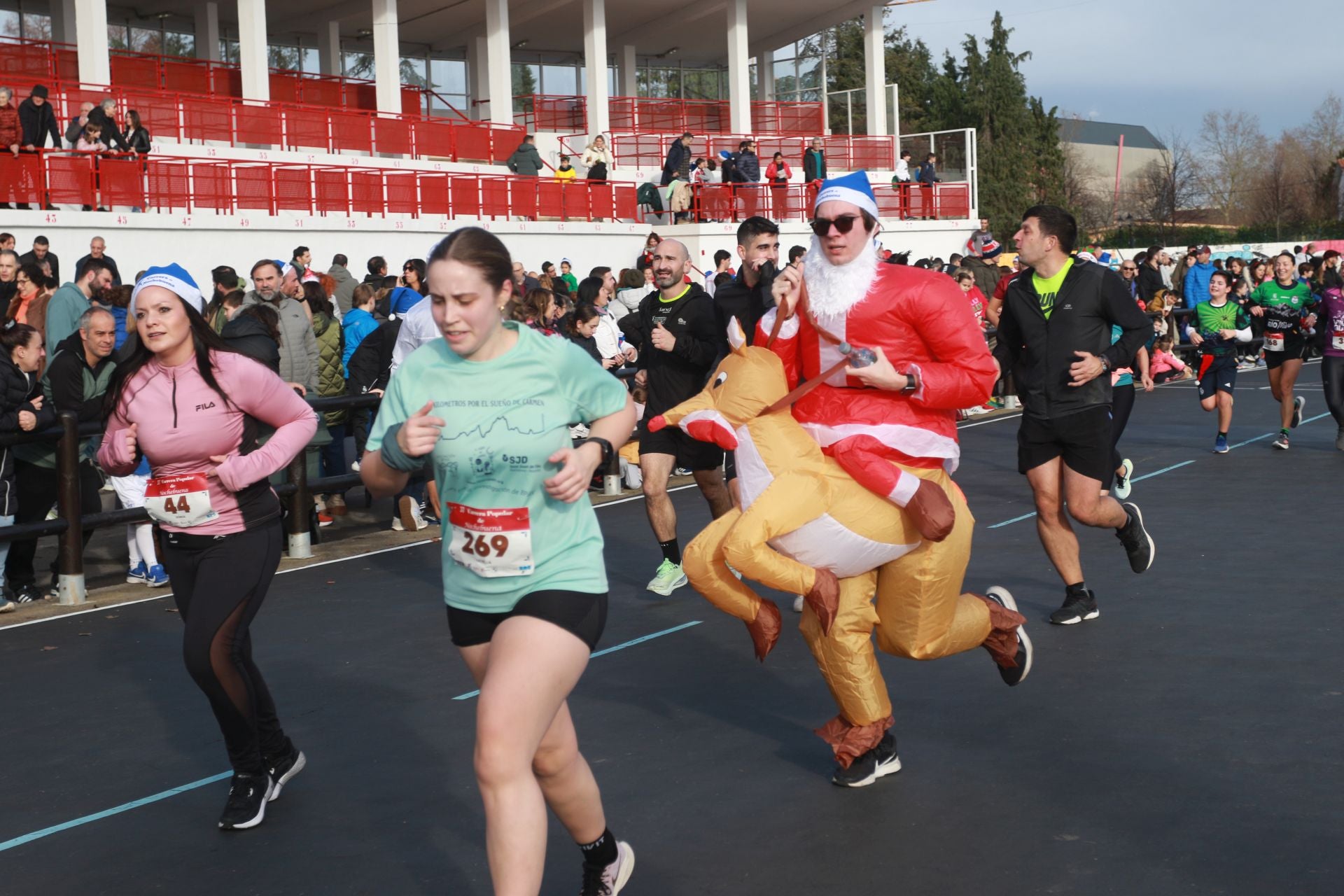 Una carrera mañanera para empezar la Nochebuena en Gijón