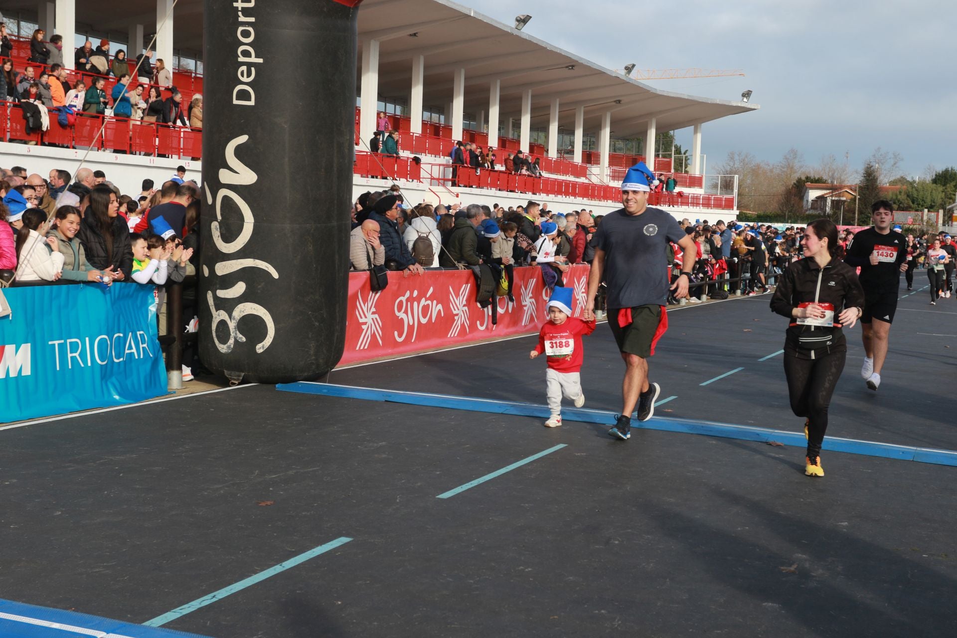 Una carrera mañanera para empezar la Nochebuena en Gijón