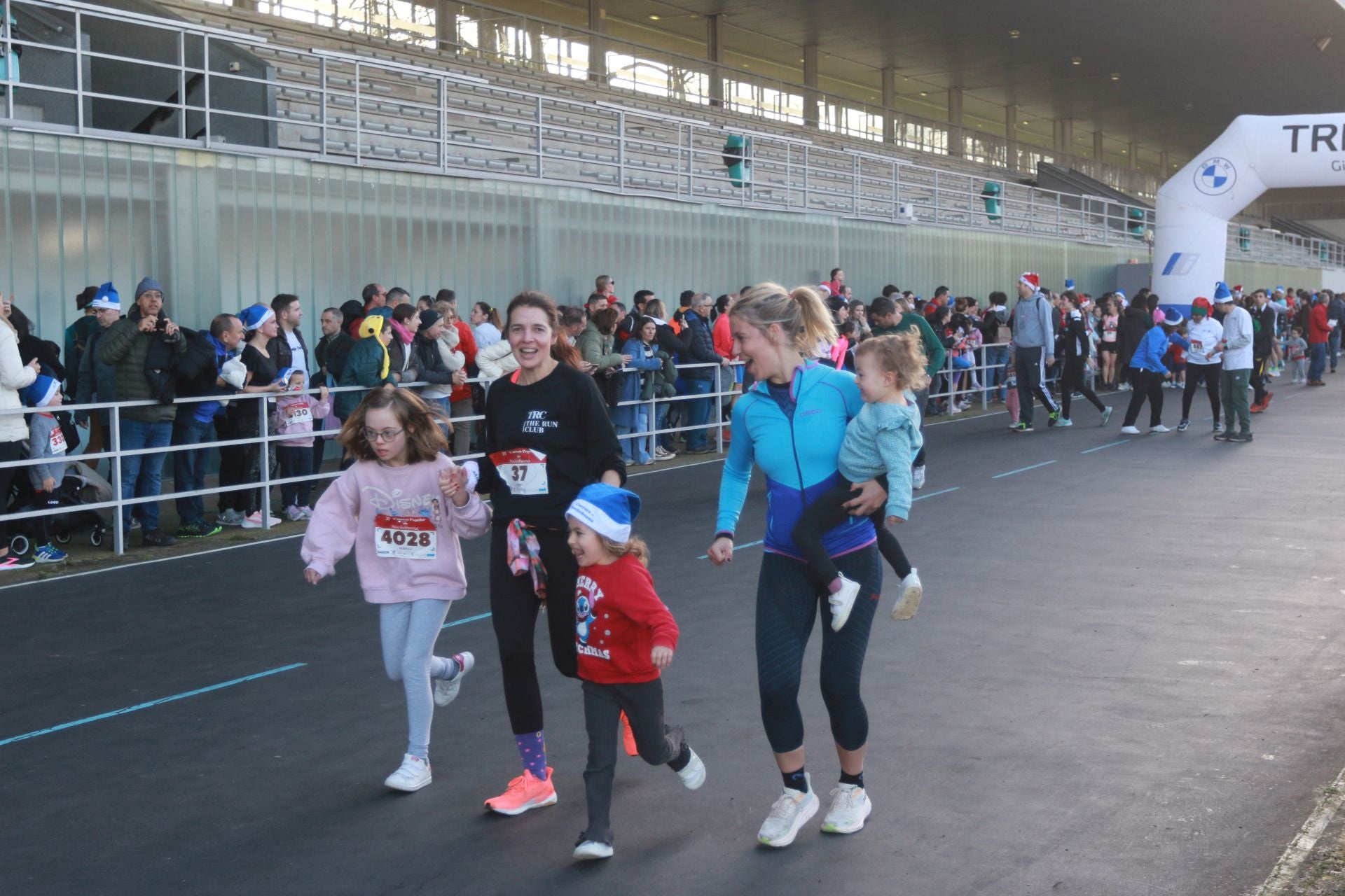 Una carrera mañanera para empezar la Nochebuena en Gijón