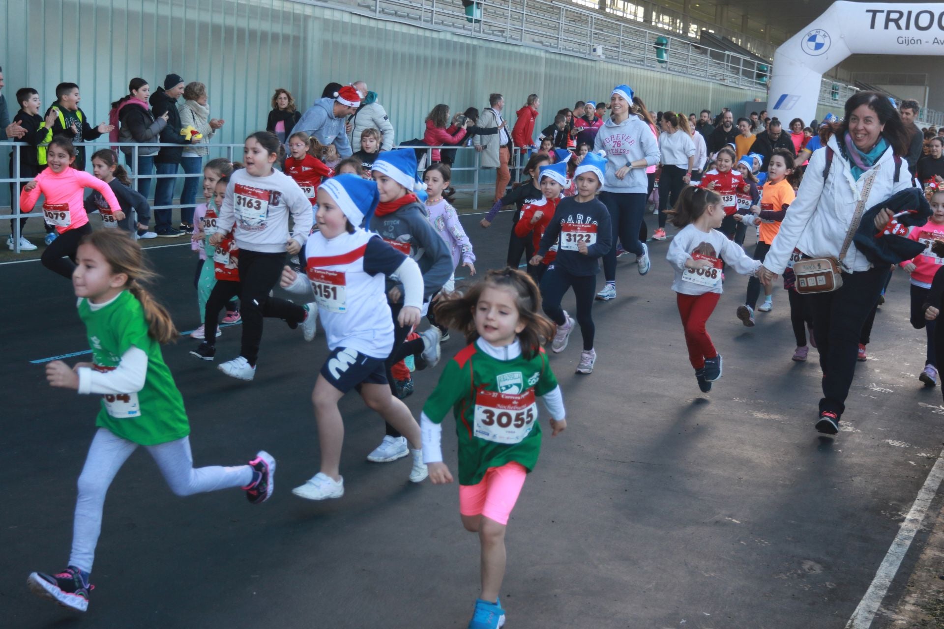 Una carrera mañanera para empezar la Nochebuena en Gijón