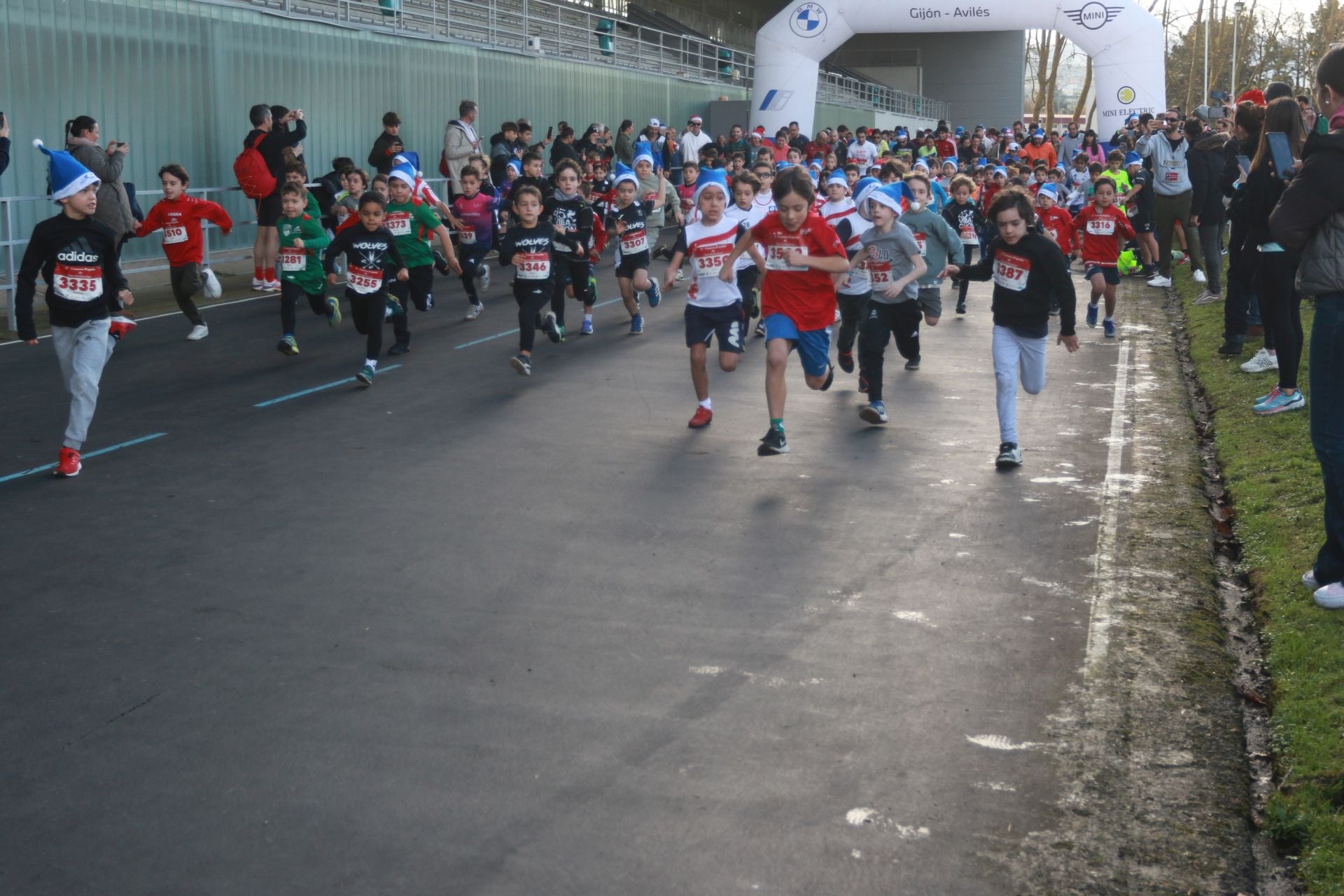 Una carrera mañanera para empezar la Nochebuena en Gijón