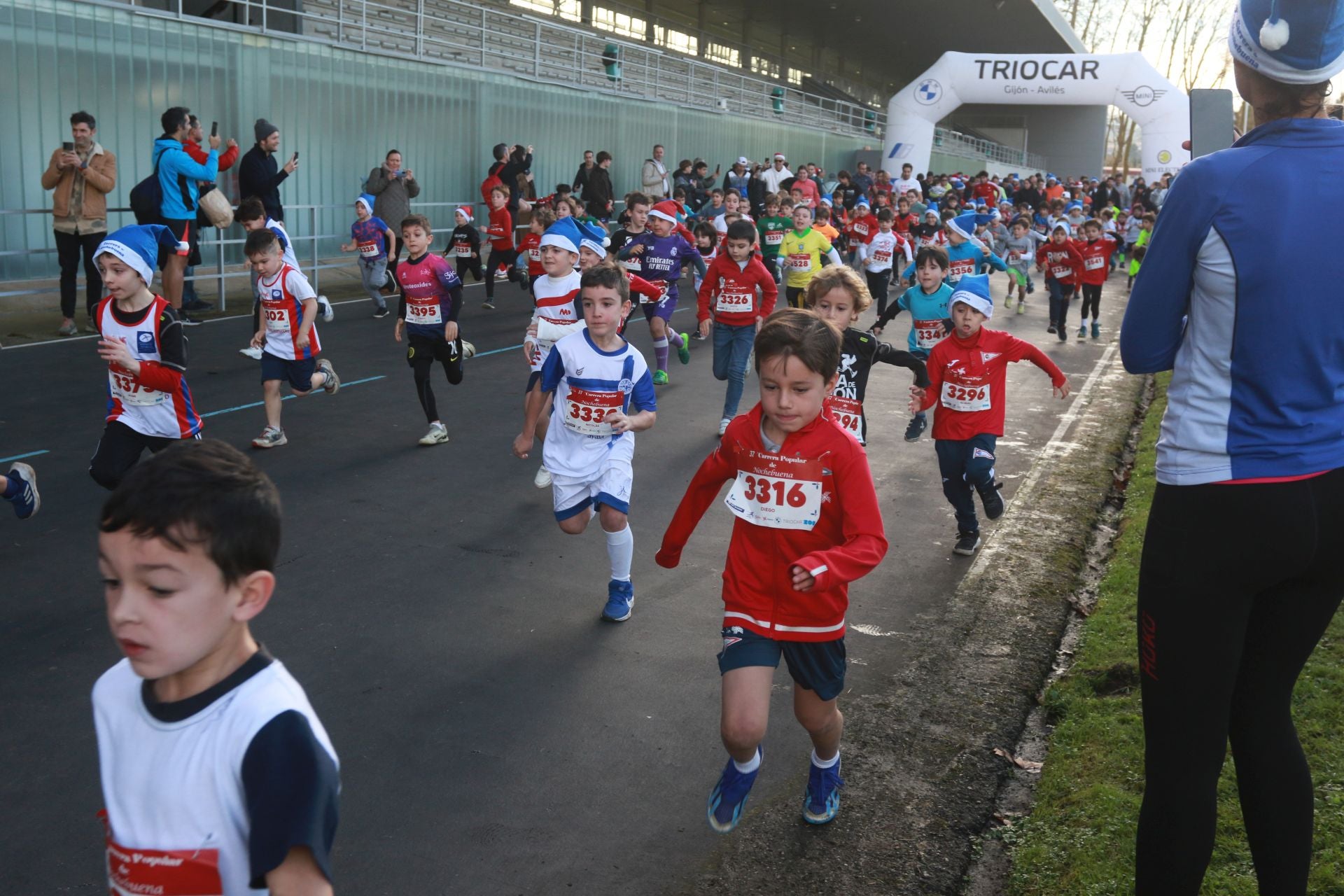 Una carrera mañanera para empezar la Nochebuena en Gijón