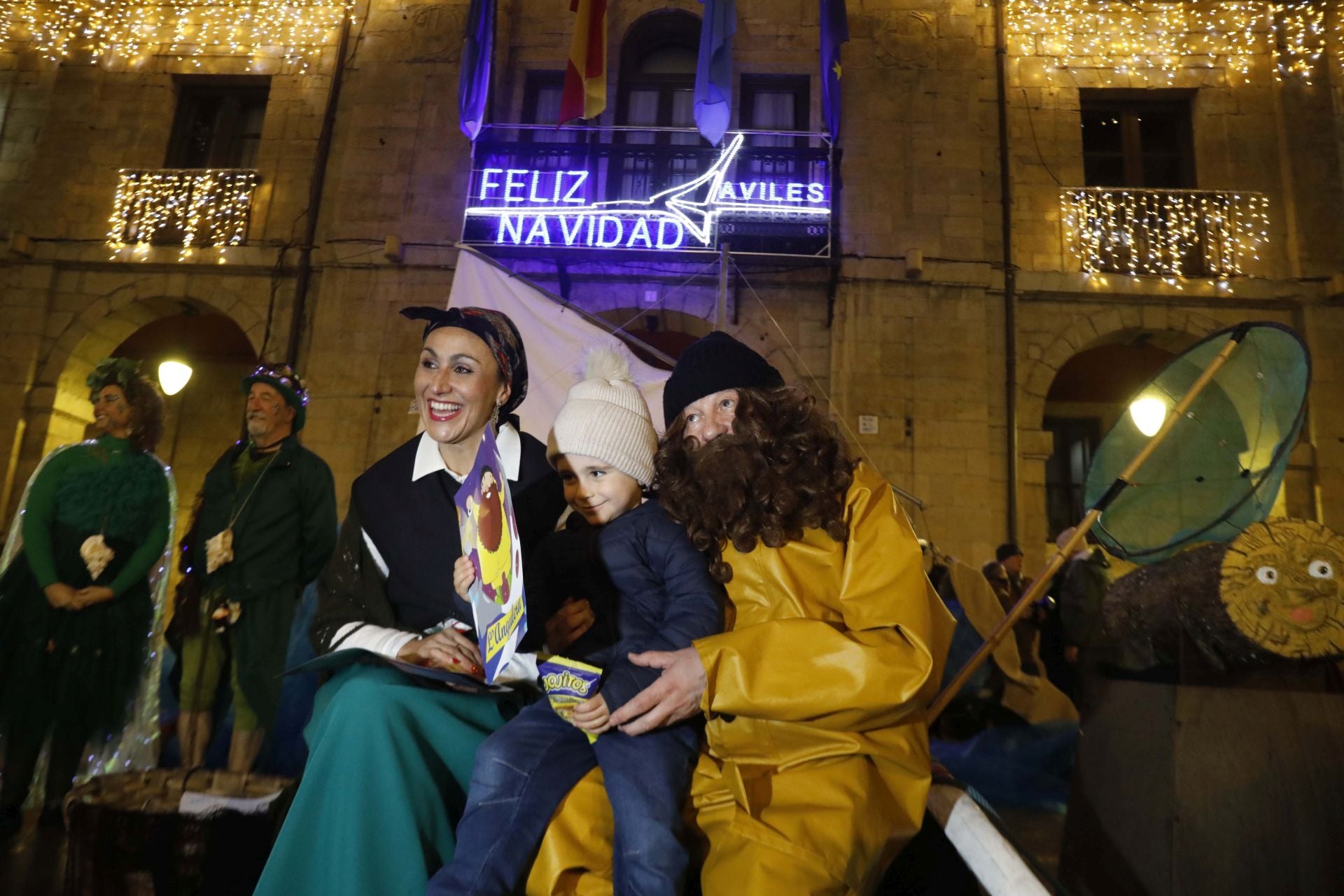 L&#039;Anguleru y Lolina reparten ilusión en Avilés