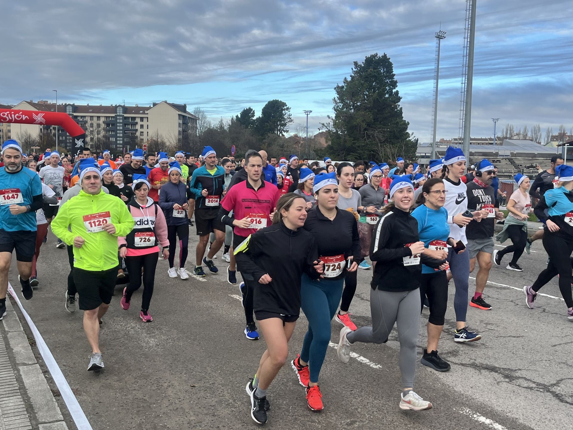 Una carrera mañanera para empezar la Nochebuena en Gijón