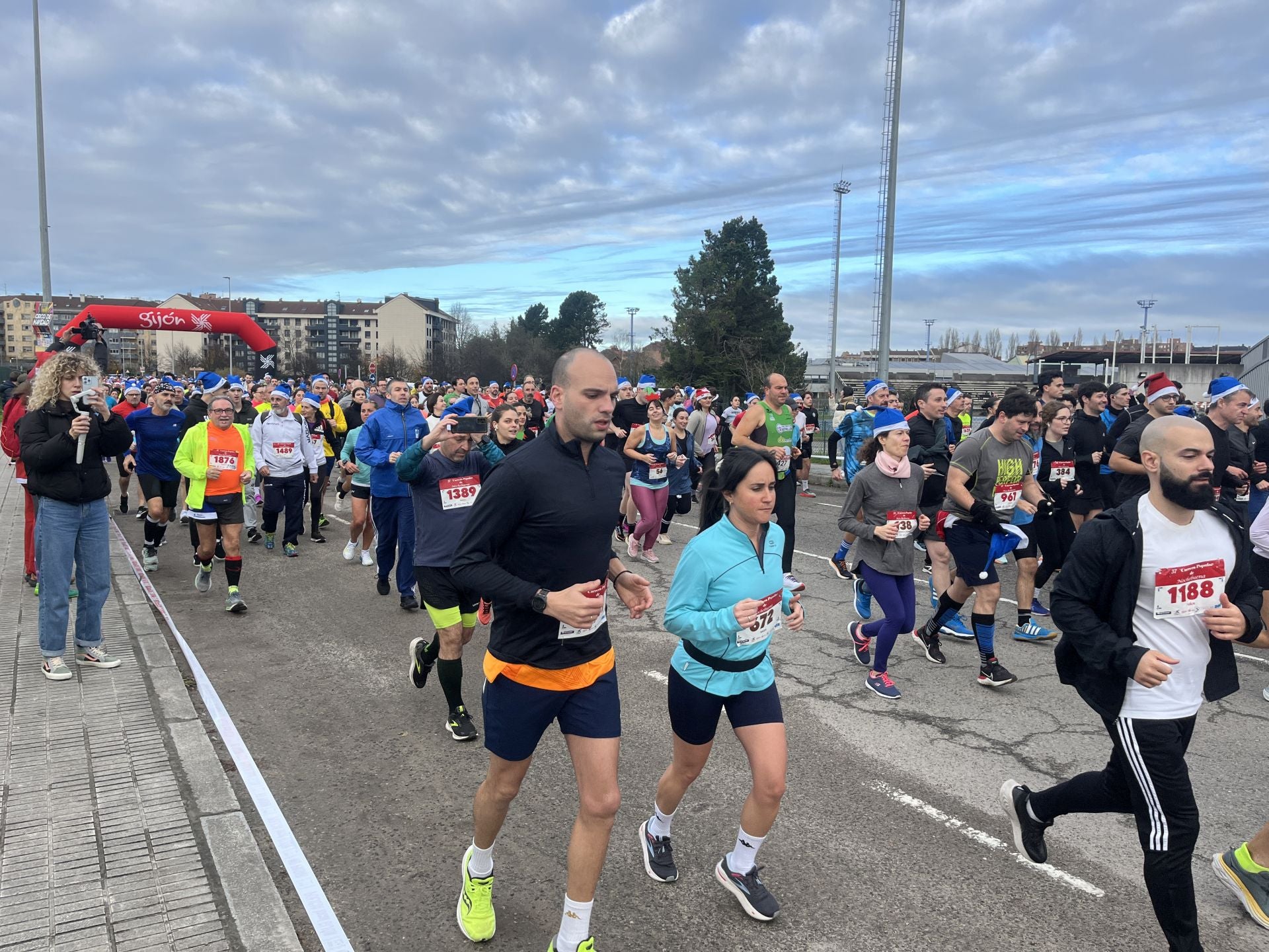 Una carrera mañanera para empezar la Nochebuena en Gijón