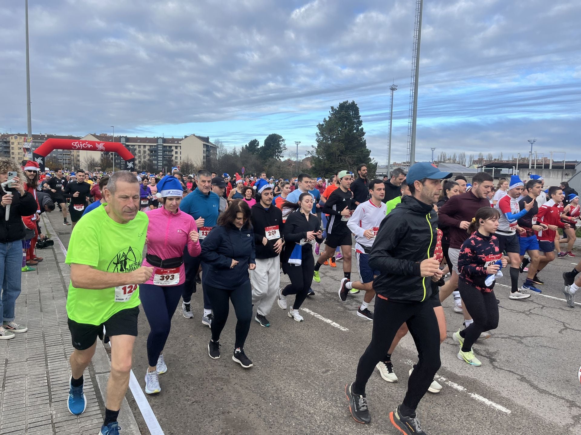 Una carrera mañanera para empezar la Nochebuena en Gijón