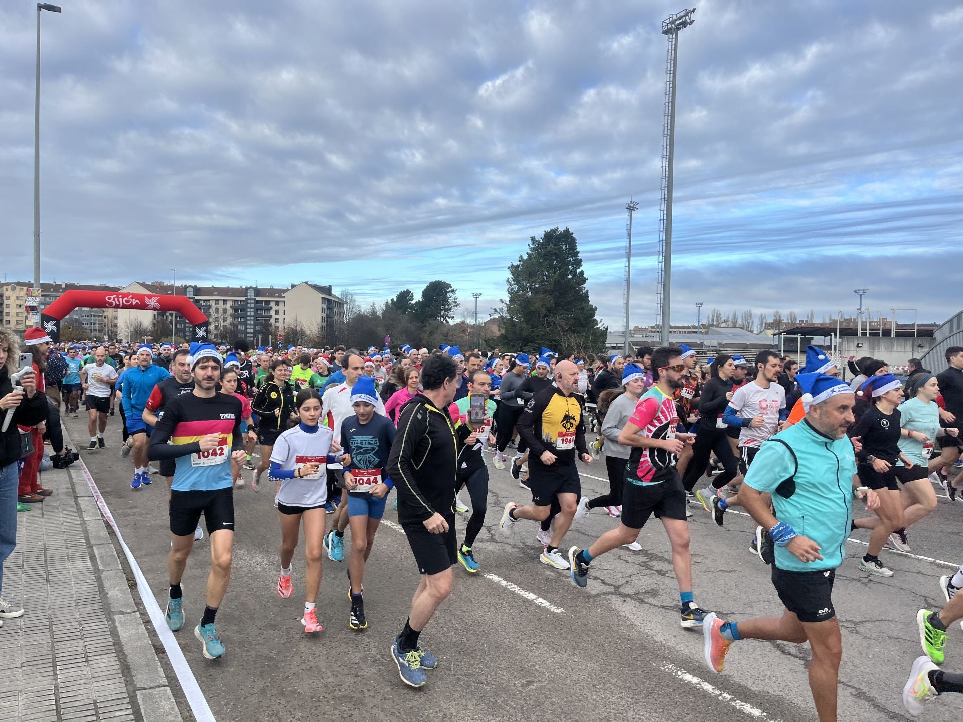 Una carrera mañanera para empezar la Nochebuena en Gijón