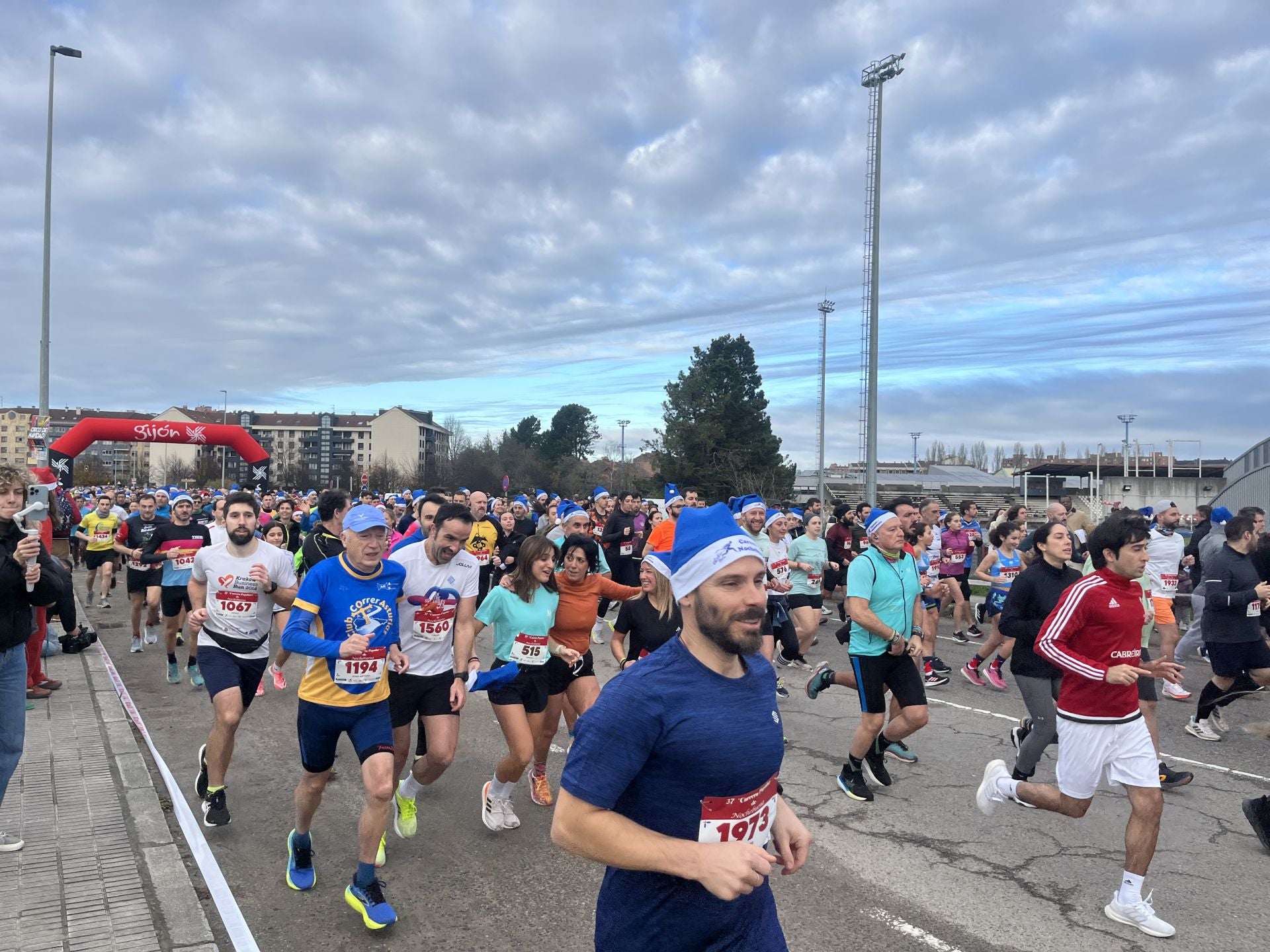 Una carrera mañanera para empezar la Nochebuena en Gijón