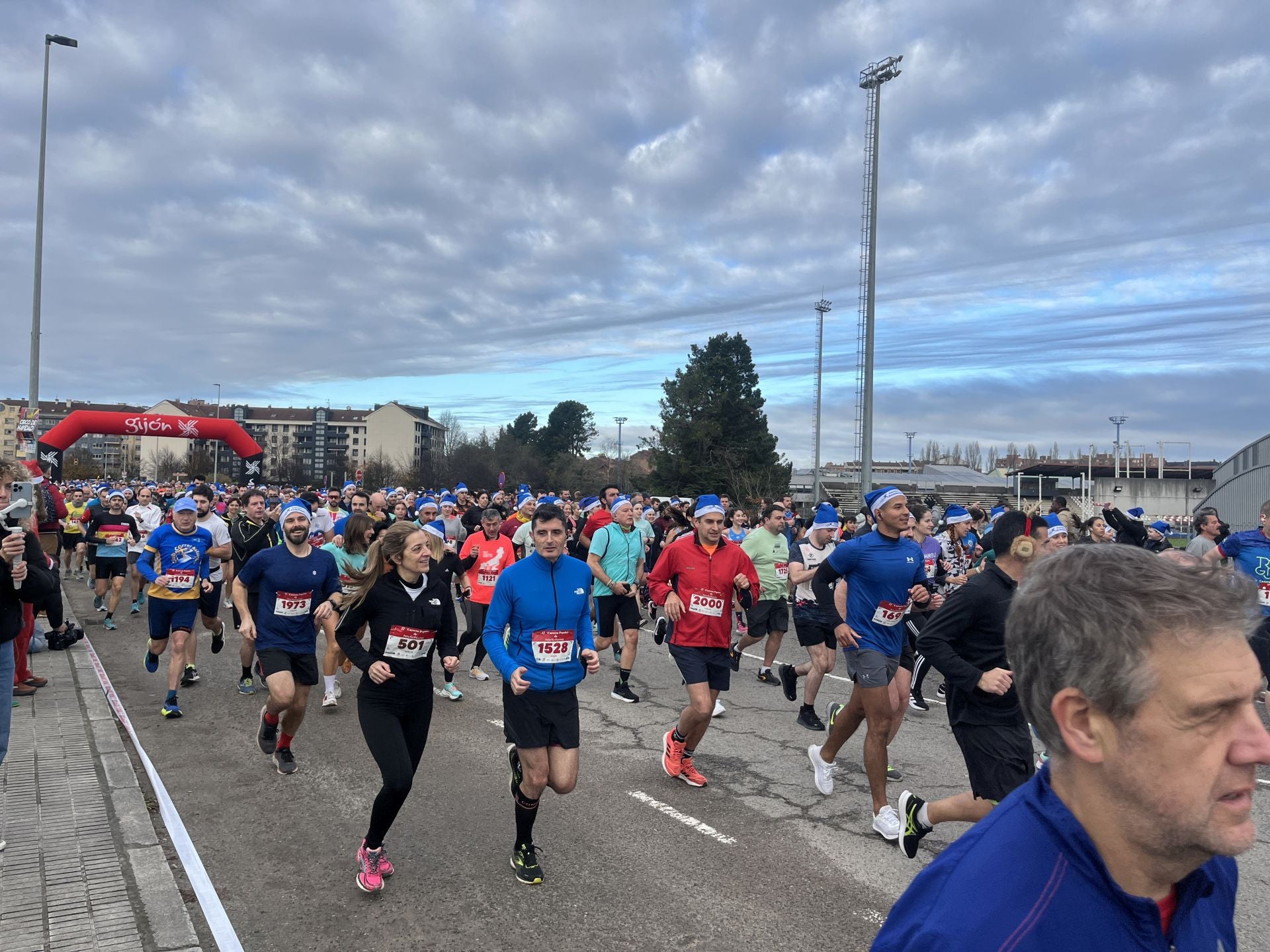 Una carrera mañanera para empezar la Nochebuena en Gijón