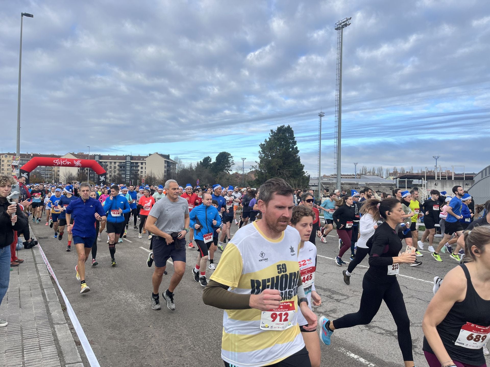 Una carrera mañanera para empezar la Nochebuena en Gijón