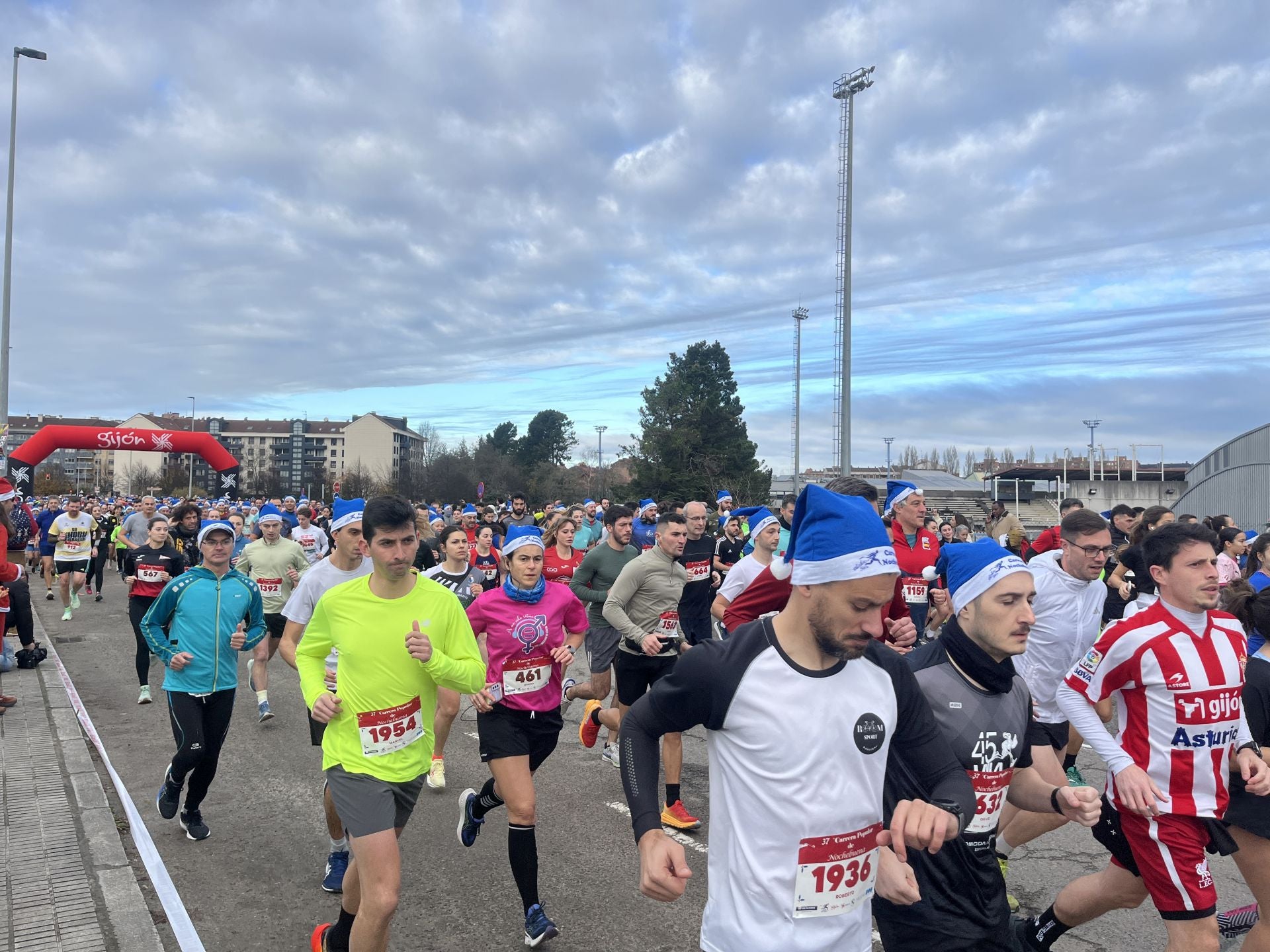 Una carrera mañanera para empezar la Nochebuena en Gijón