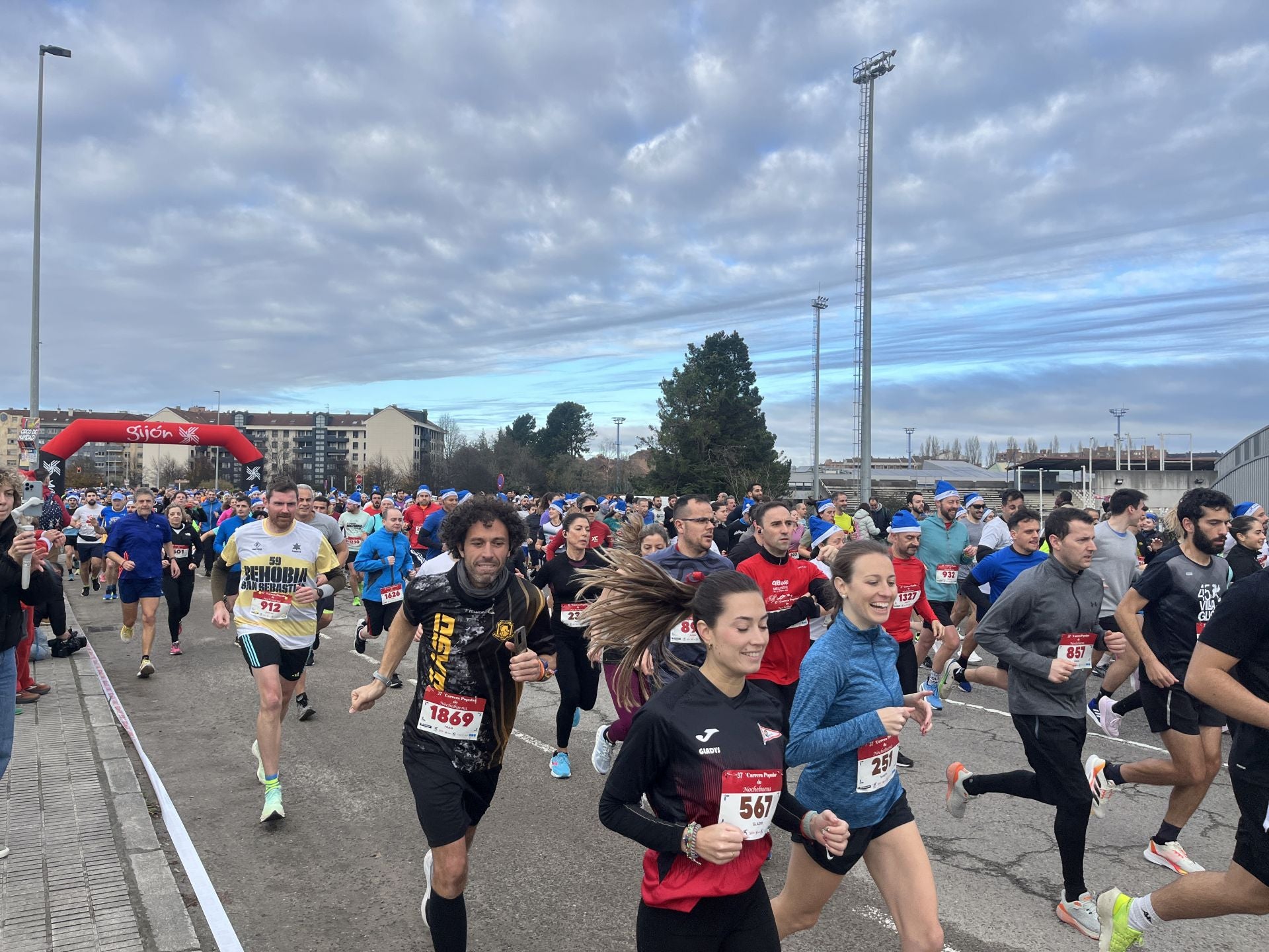 Una carrera mañanera para empezar la Nochebuena en Gijón