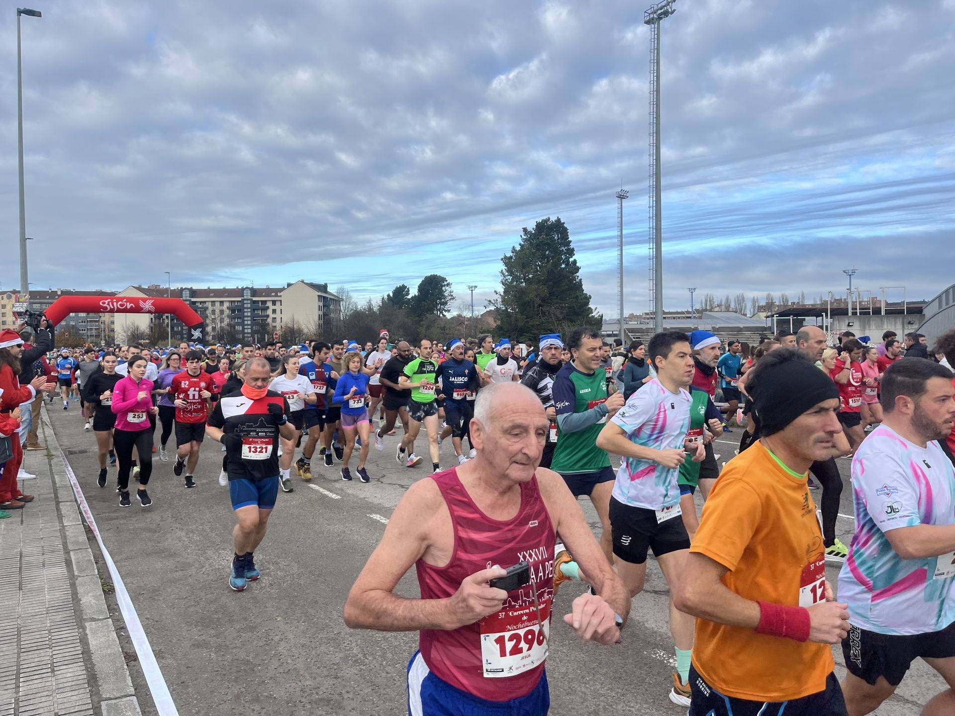 Una carrera mañanera para empezar la Nochebuena en Gijón