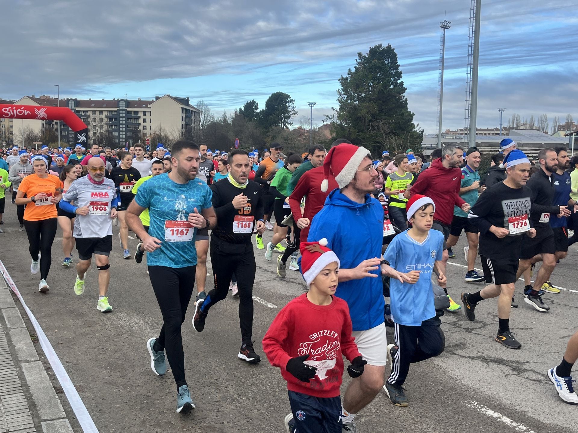 Una carrera mañanera para empezar la Nochebuena en Gijón