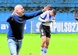 Javi Rozada, en un partido del Avilés en el Suárez Puerta esta temporada.