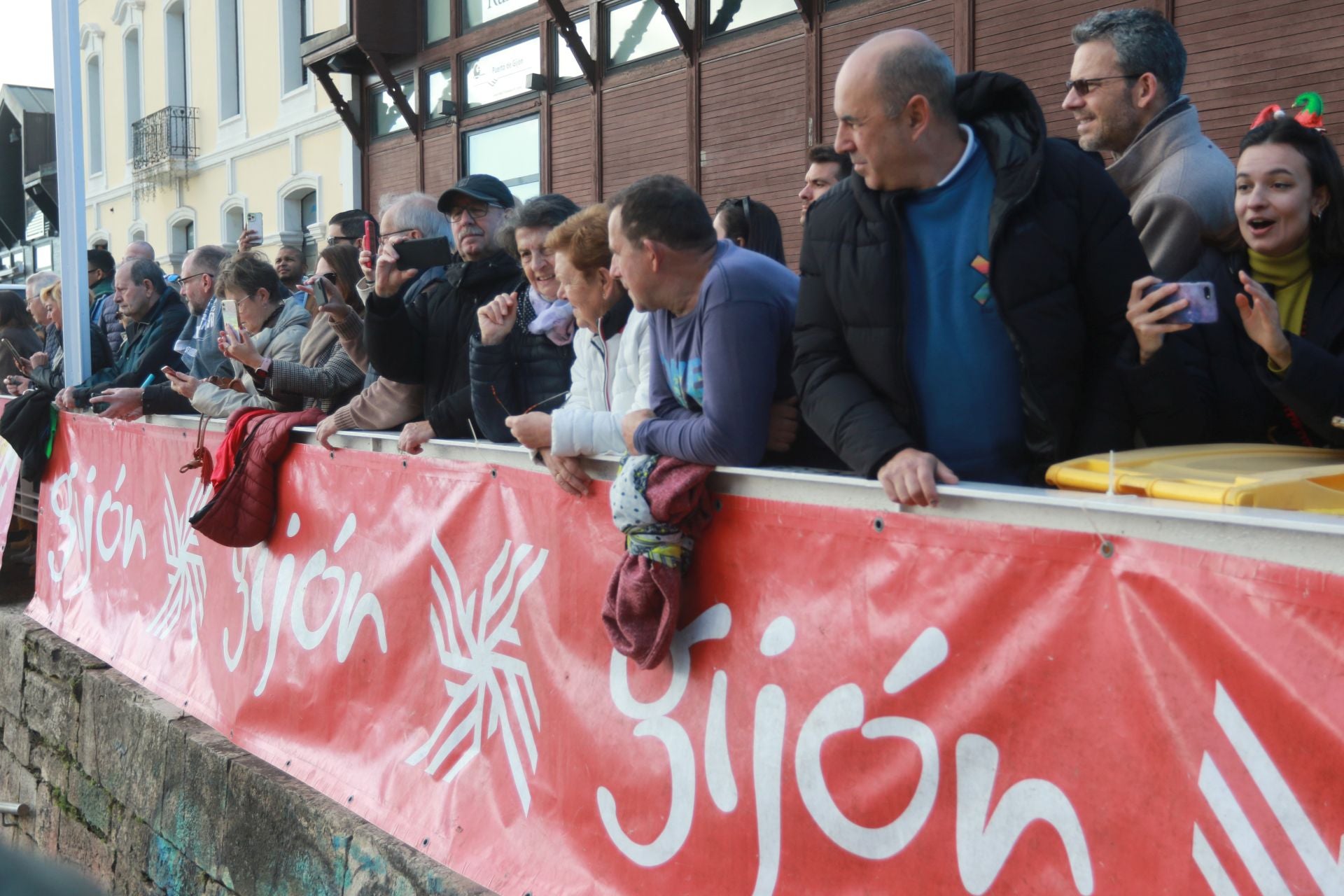 La Travesía de Navidad de Gijón, en imágenes