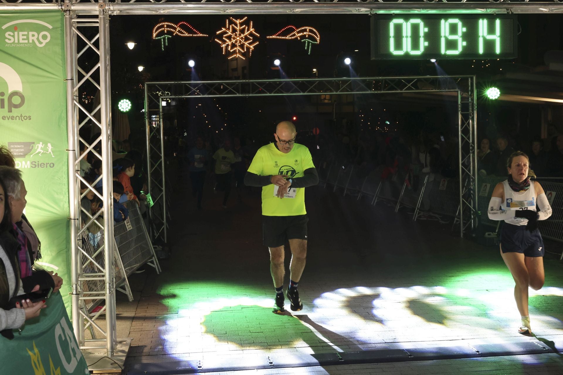 Siero se adelanta a la Nochevieja: todas las fotos de la Carrera de Fin de año