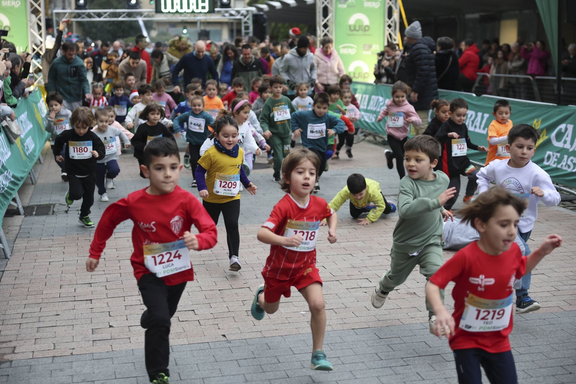 Siero se adelanta a la Nochevieja: todas las fotos de la Carrera de Fin de año