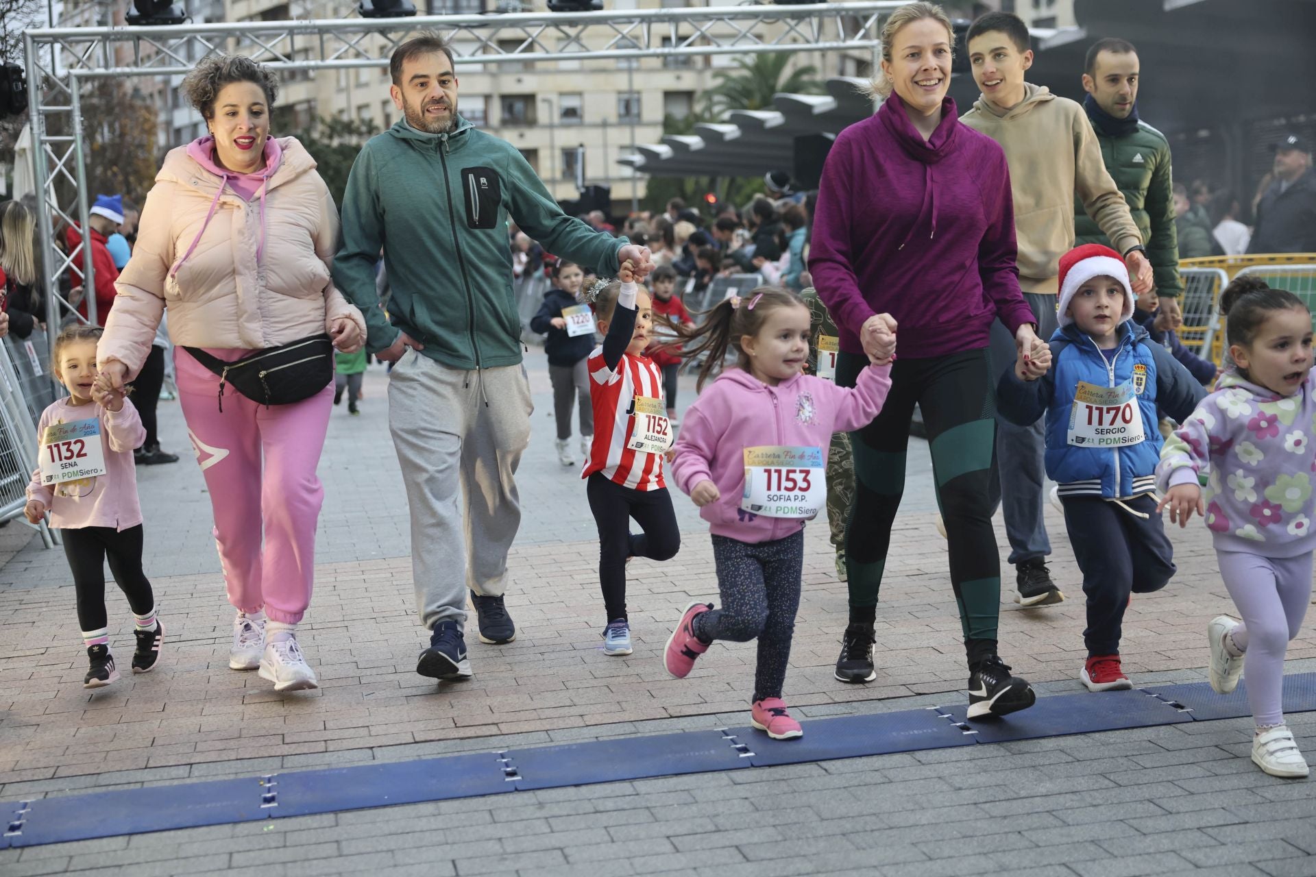 Siero se adelanta a la Nochevieja: todas las fotos de la Carrera de Fin de año