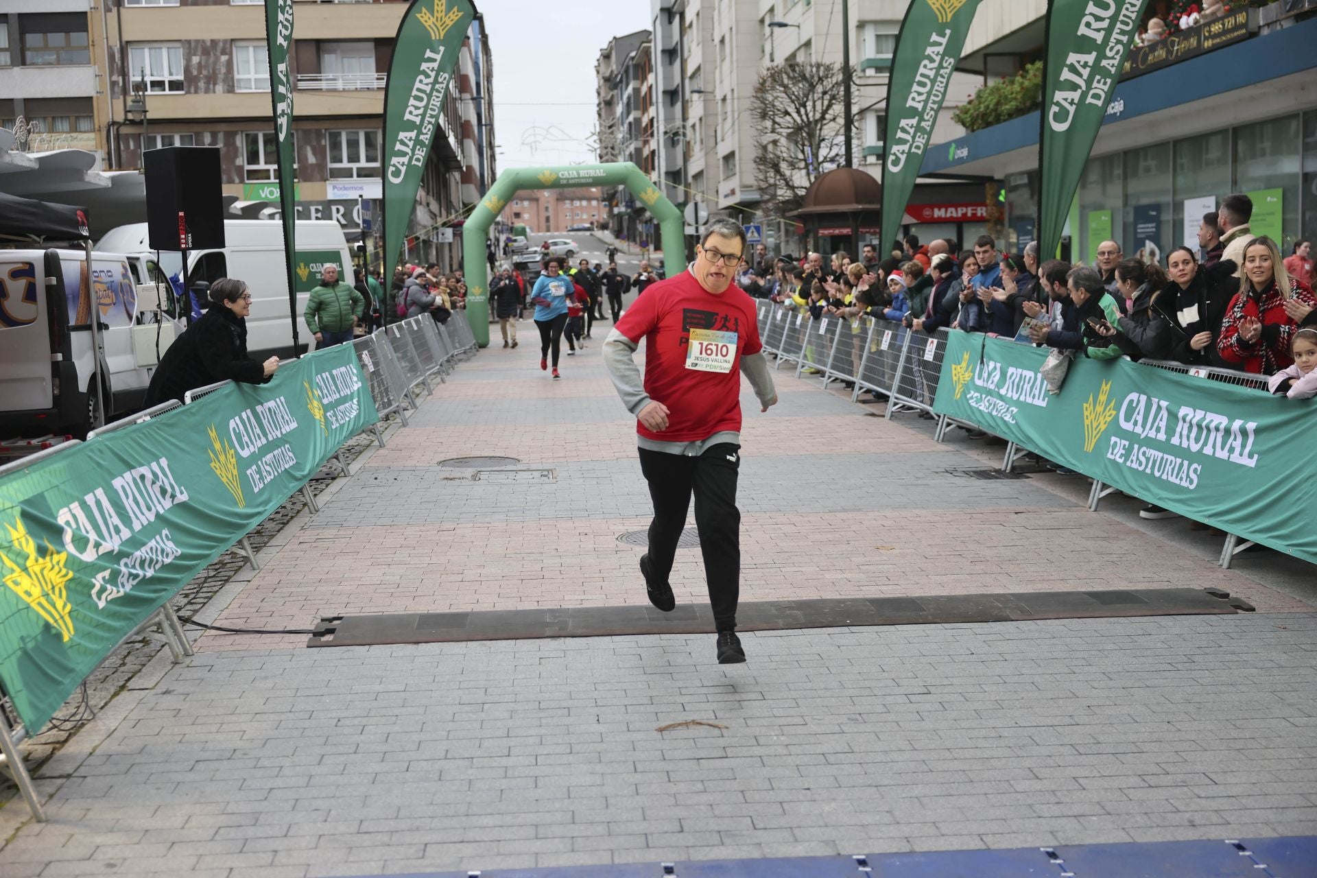 Siero se adelanta a la Nochevieja: todas las fotos de la Carrera de Fin de año