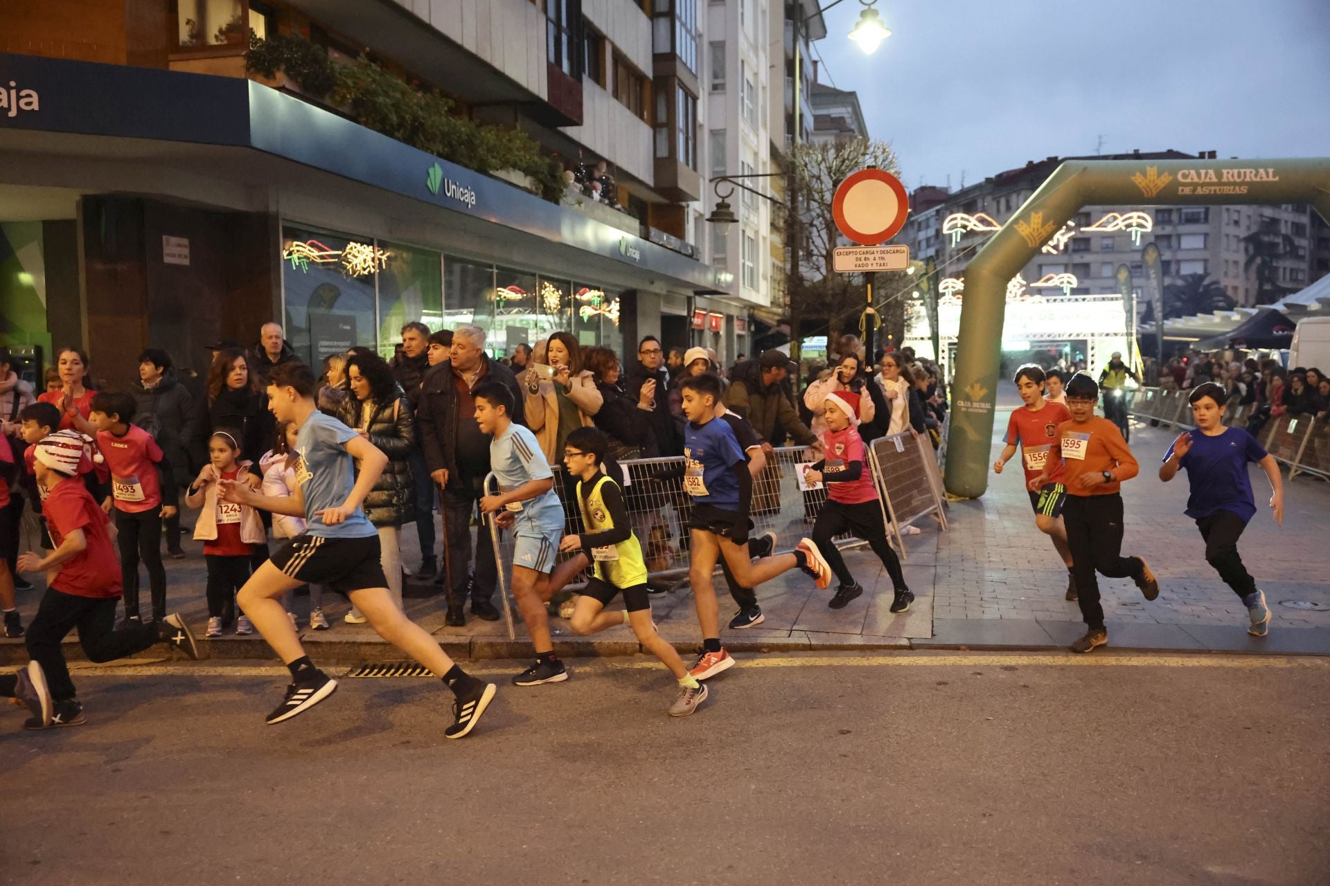 Siero se adelanta a la Nochevieja: todas las fotos de la Carrera de Fin de año