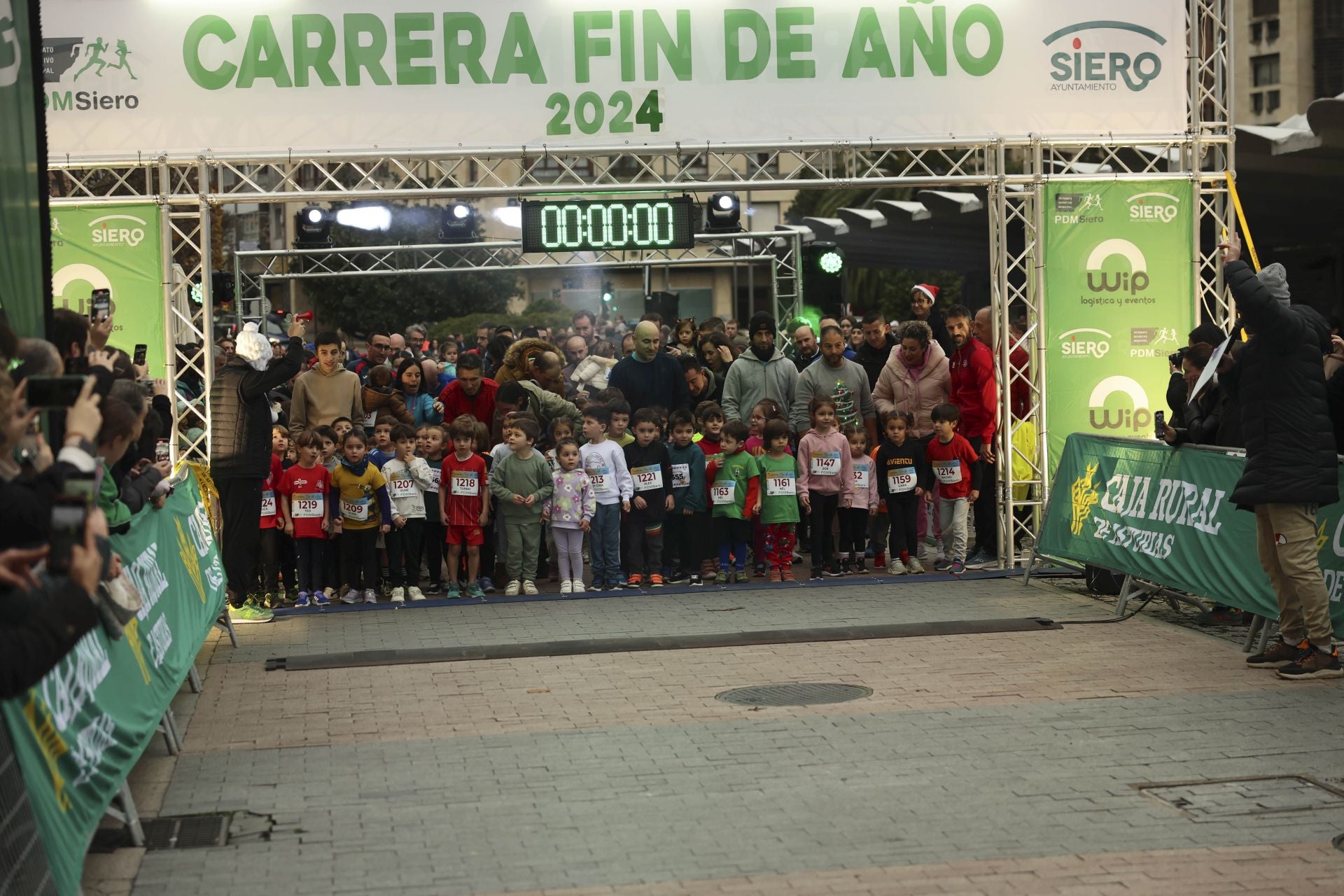 Siero se adelanta a la Nochevieja: todas las fotos de la Carrera de Fin de año