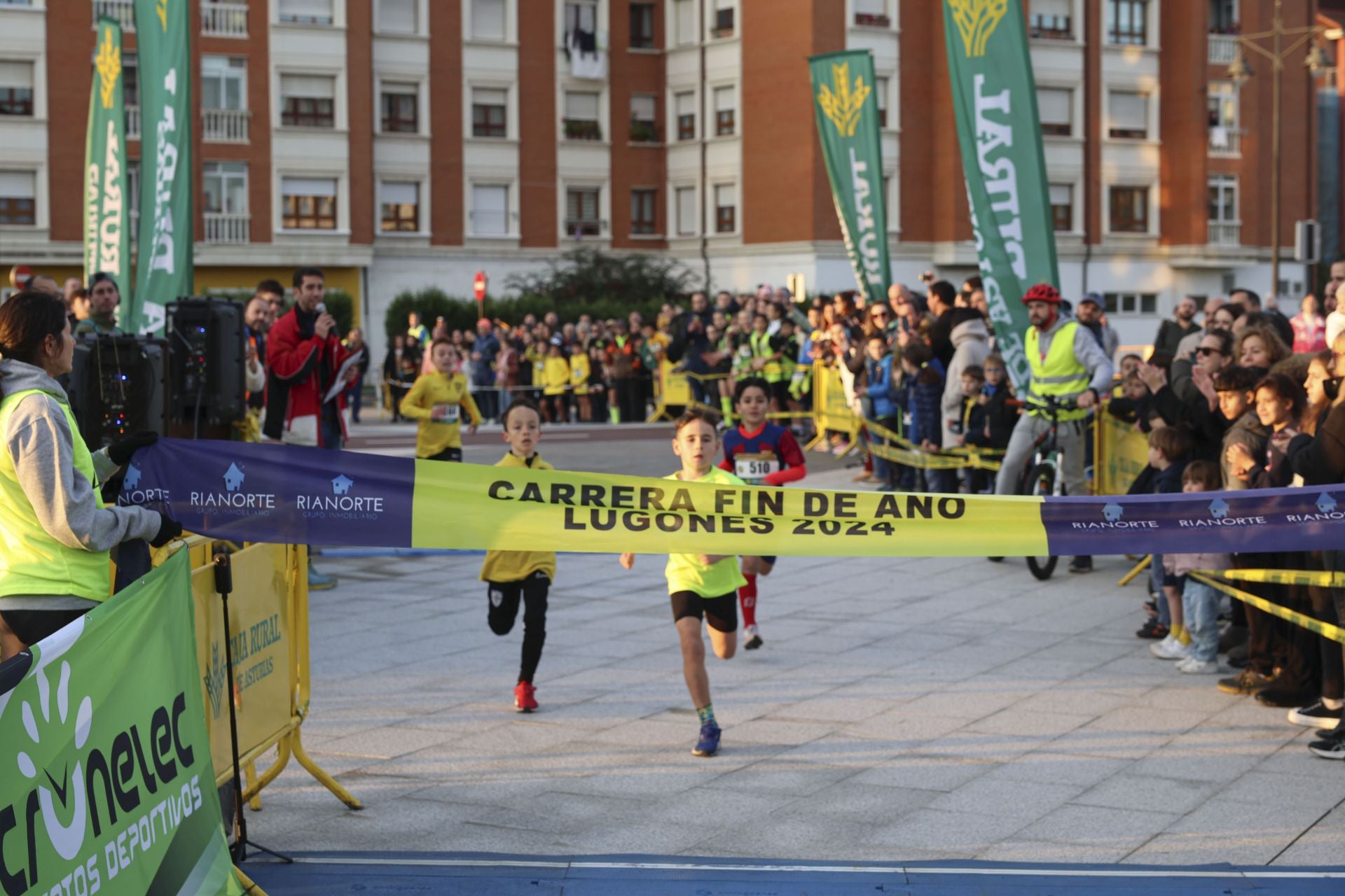 Las mejores fotos de la Carrera Fin de Año de Lugones