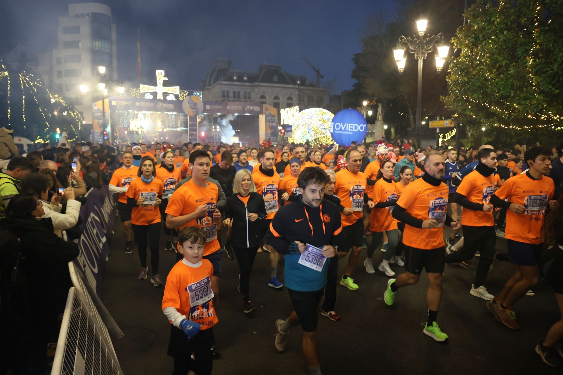 Oviedo despide el año a golpe de zapatilla por San Silvestre