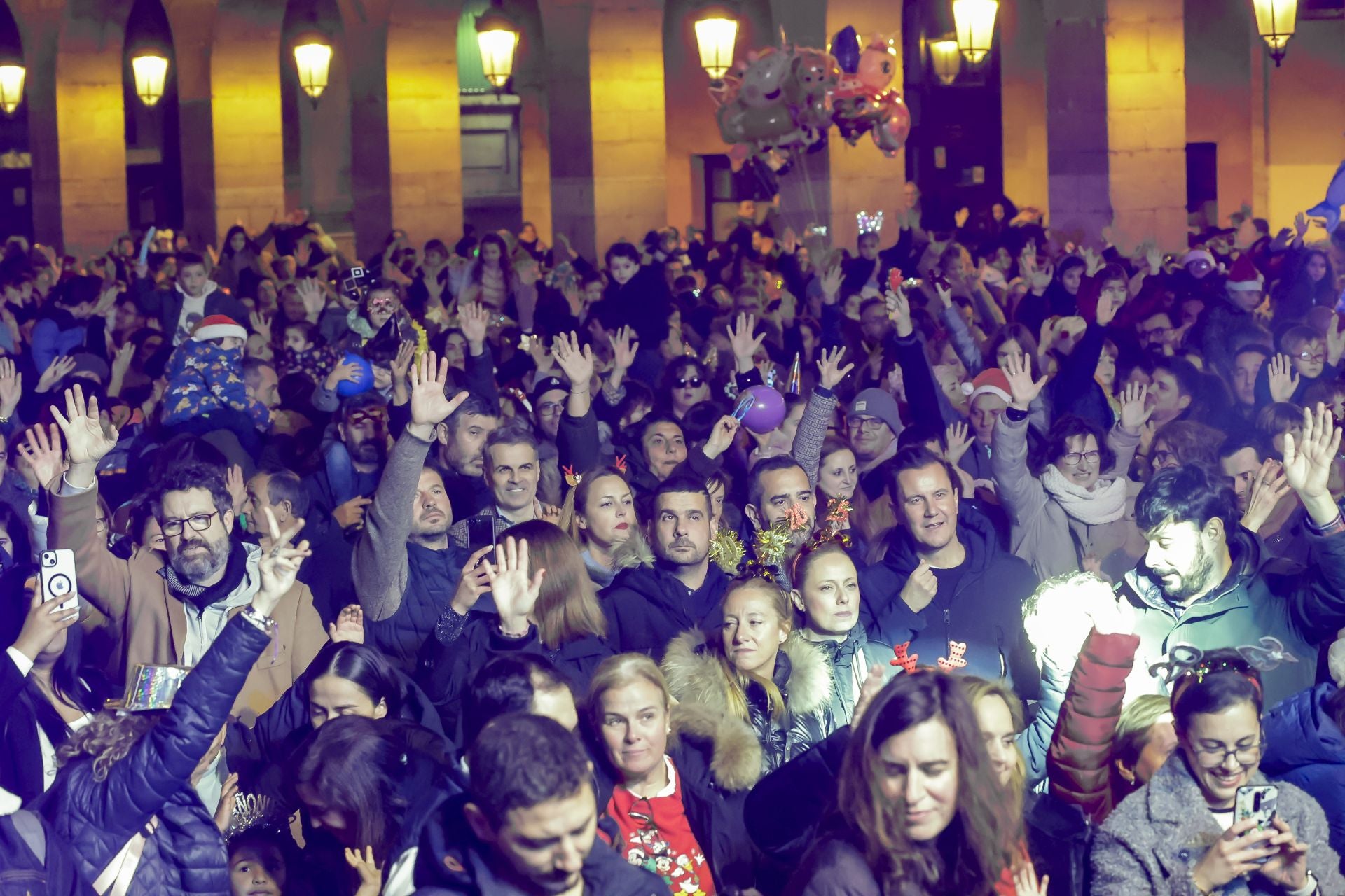 Los más pequeños reciben el año adelantado en las pequecampanadas de Gijón