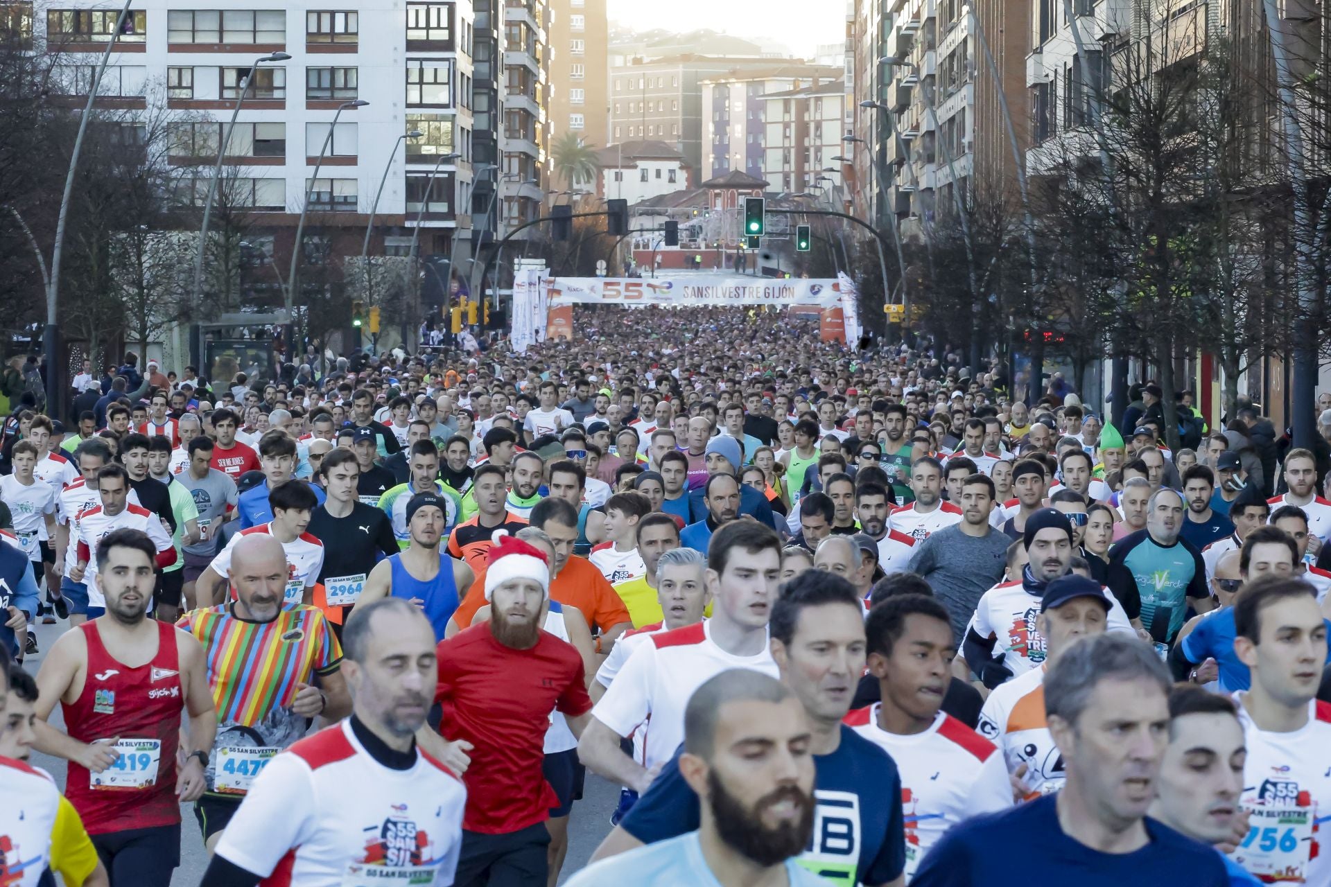 La San Silvestre vuela por las calles de Gijón