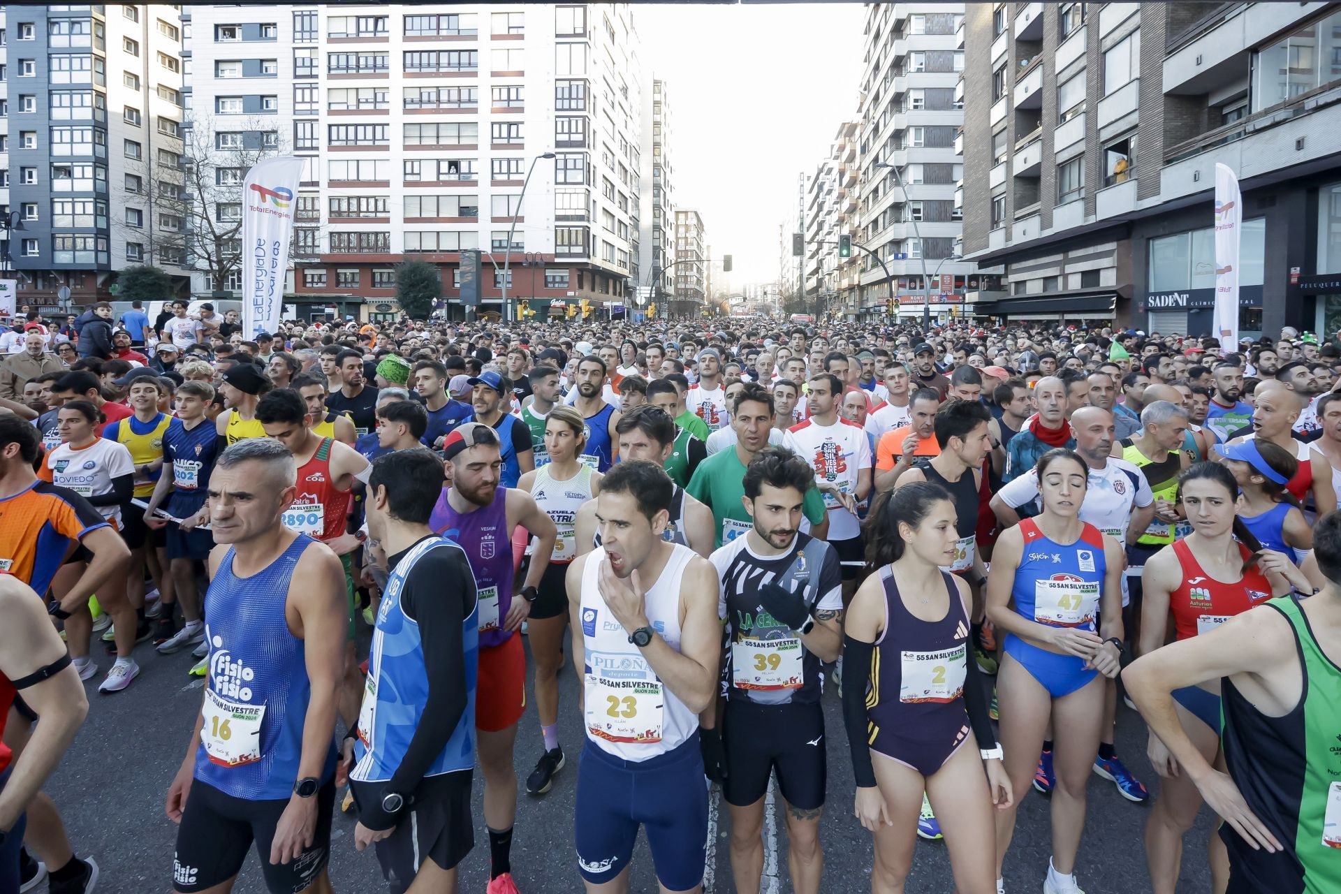 La San Silvestre vuela por las calles de Gijón