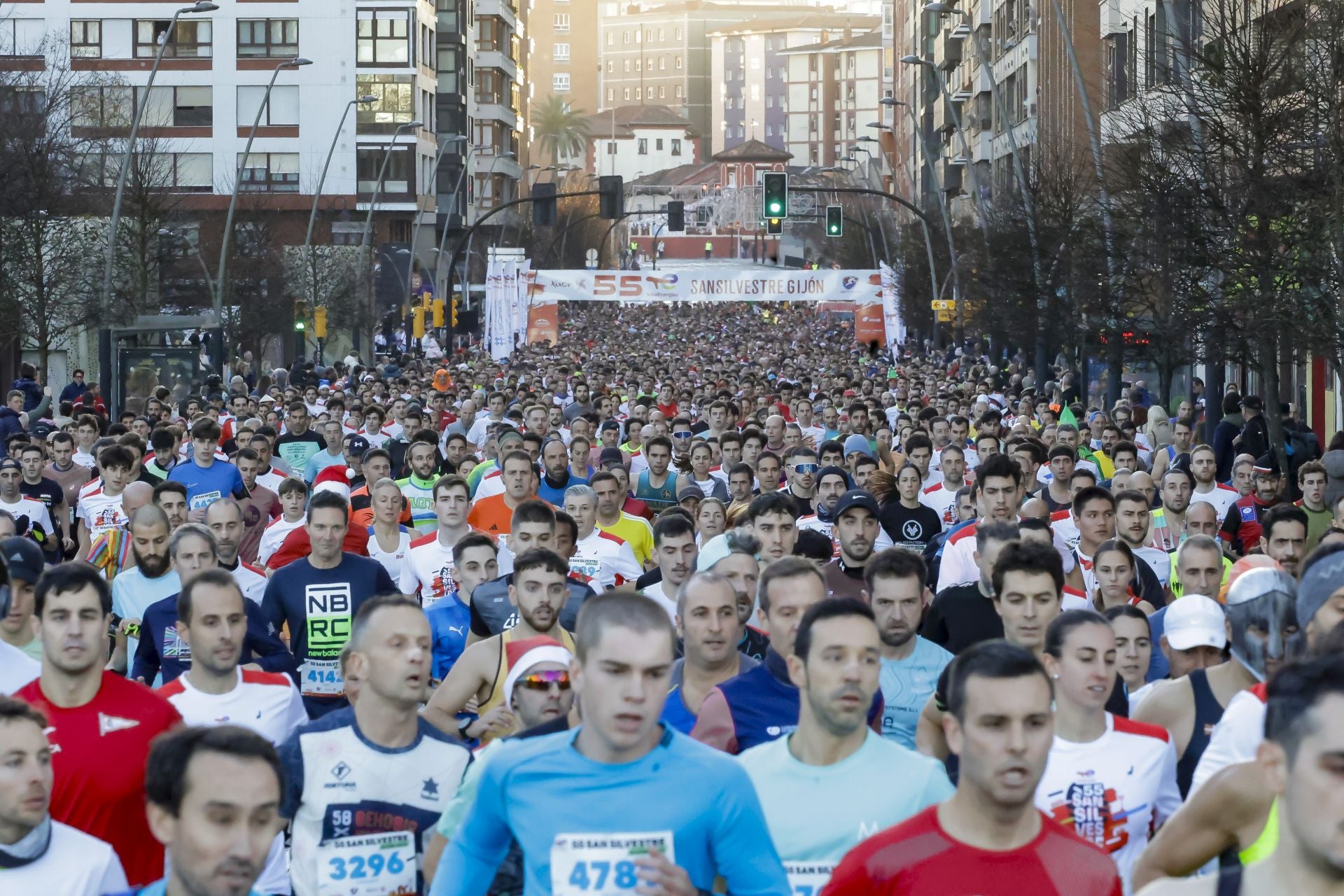 La San Silvestre vuela por las calles de Gijón