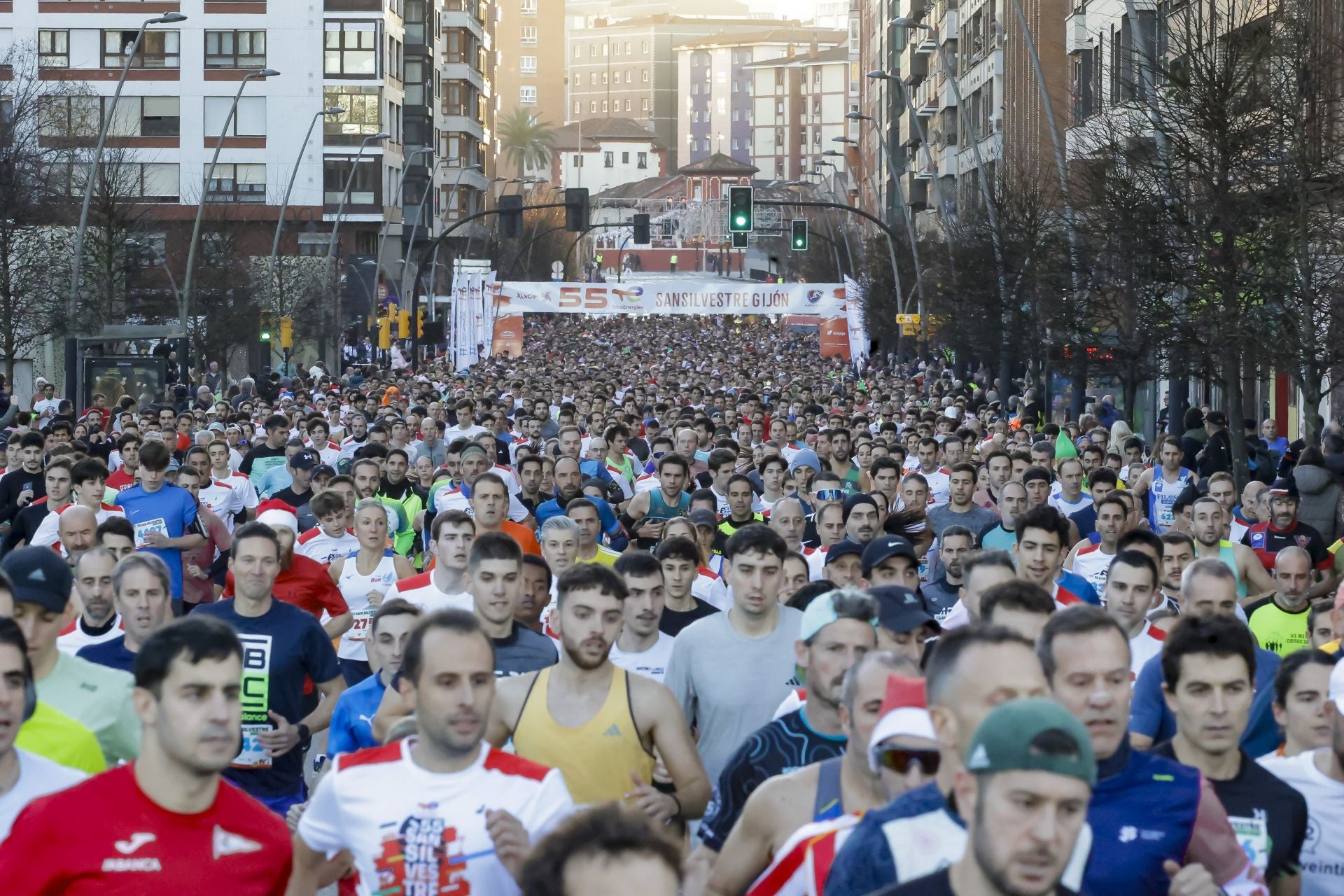 La San Silvestre vuela por las calles de Gijón