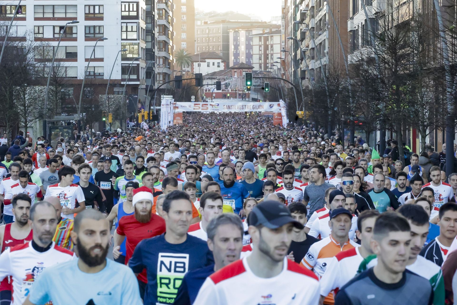 La San Silvestre vuela por las calles de Gijón