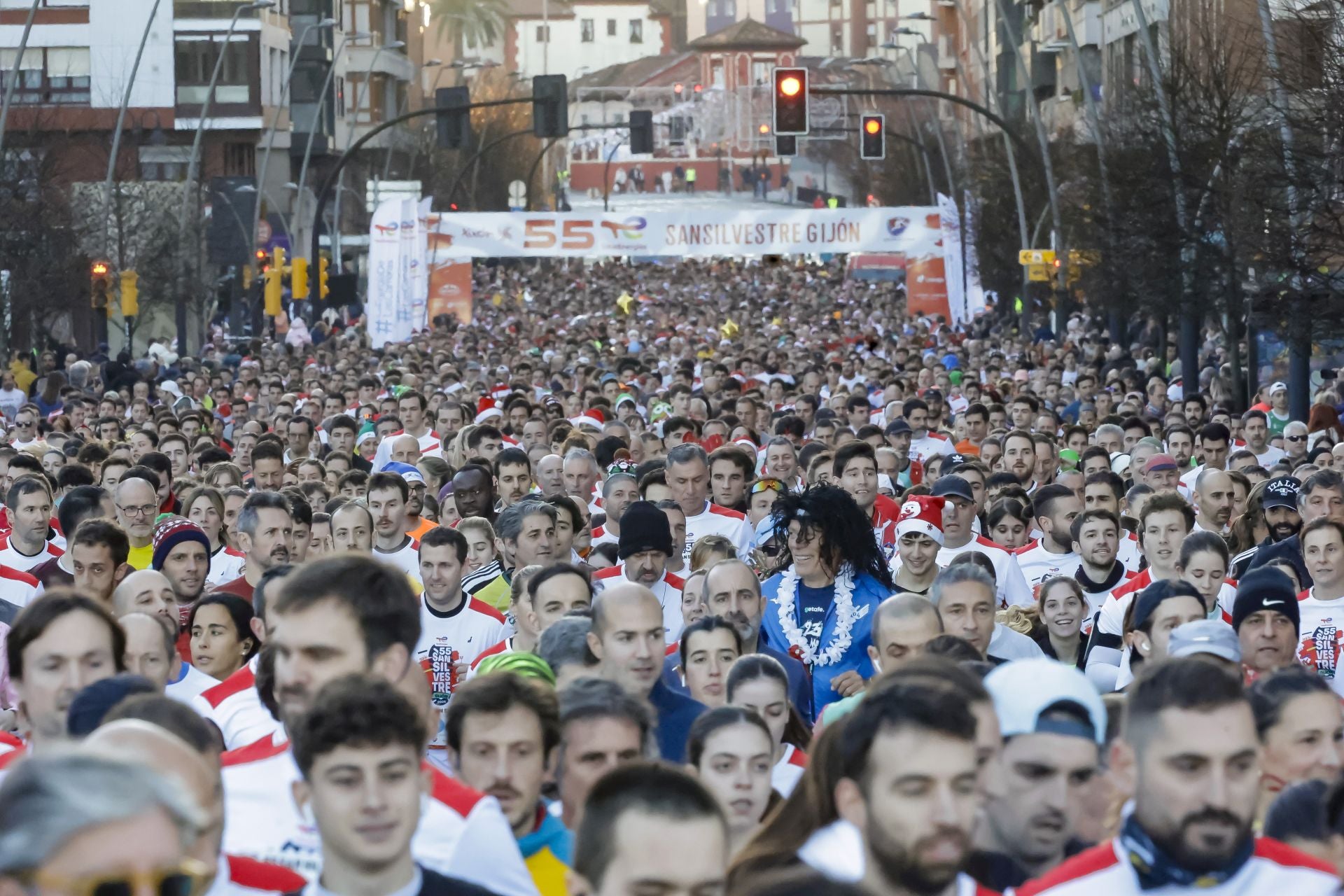 La San Silvestre vuela por las calles de Gijón