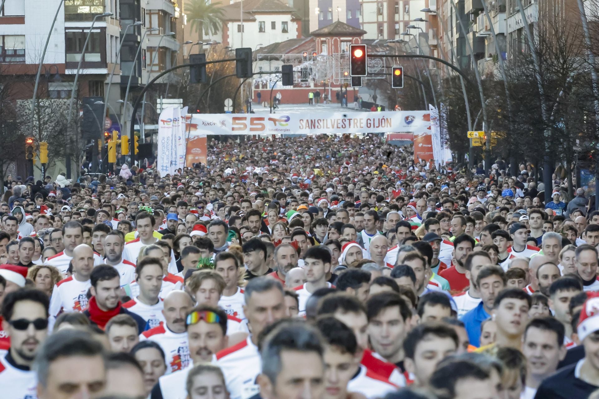 La San Silvestre vuela por las calles de Gijón