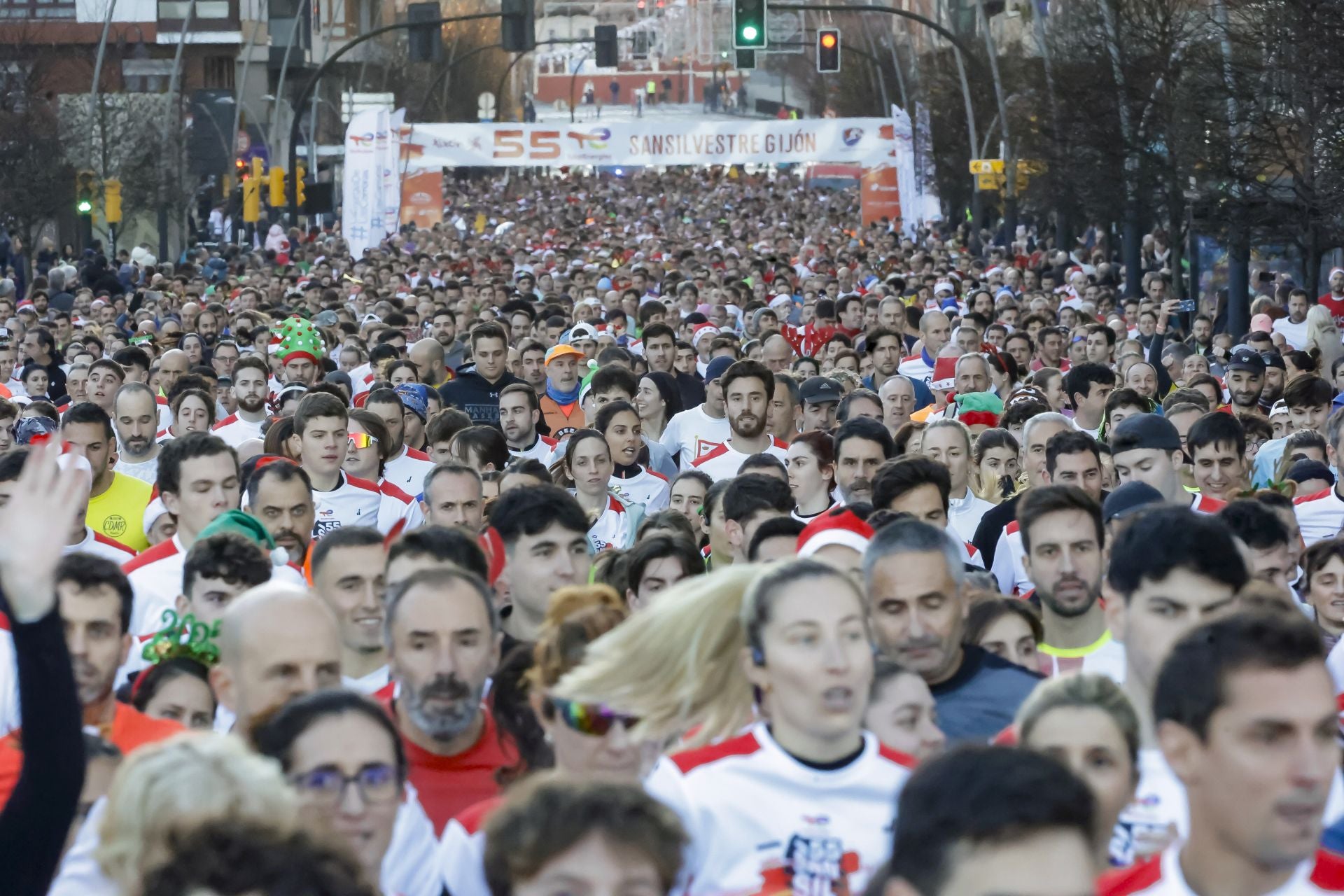 La San Silvestre vuela por las calles de Gijón