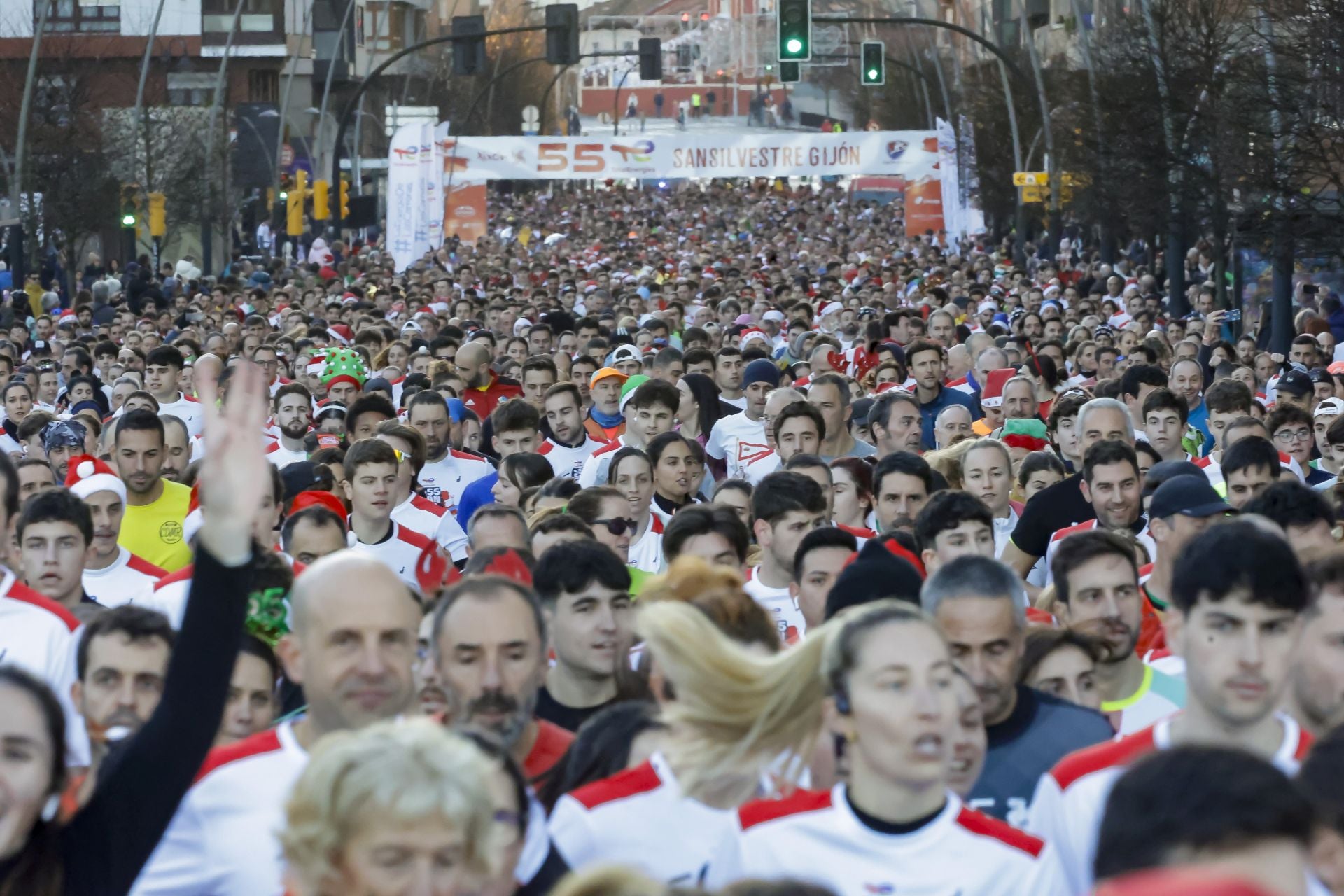 La San Silvestre vuela por las calles de Gijón